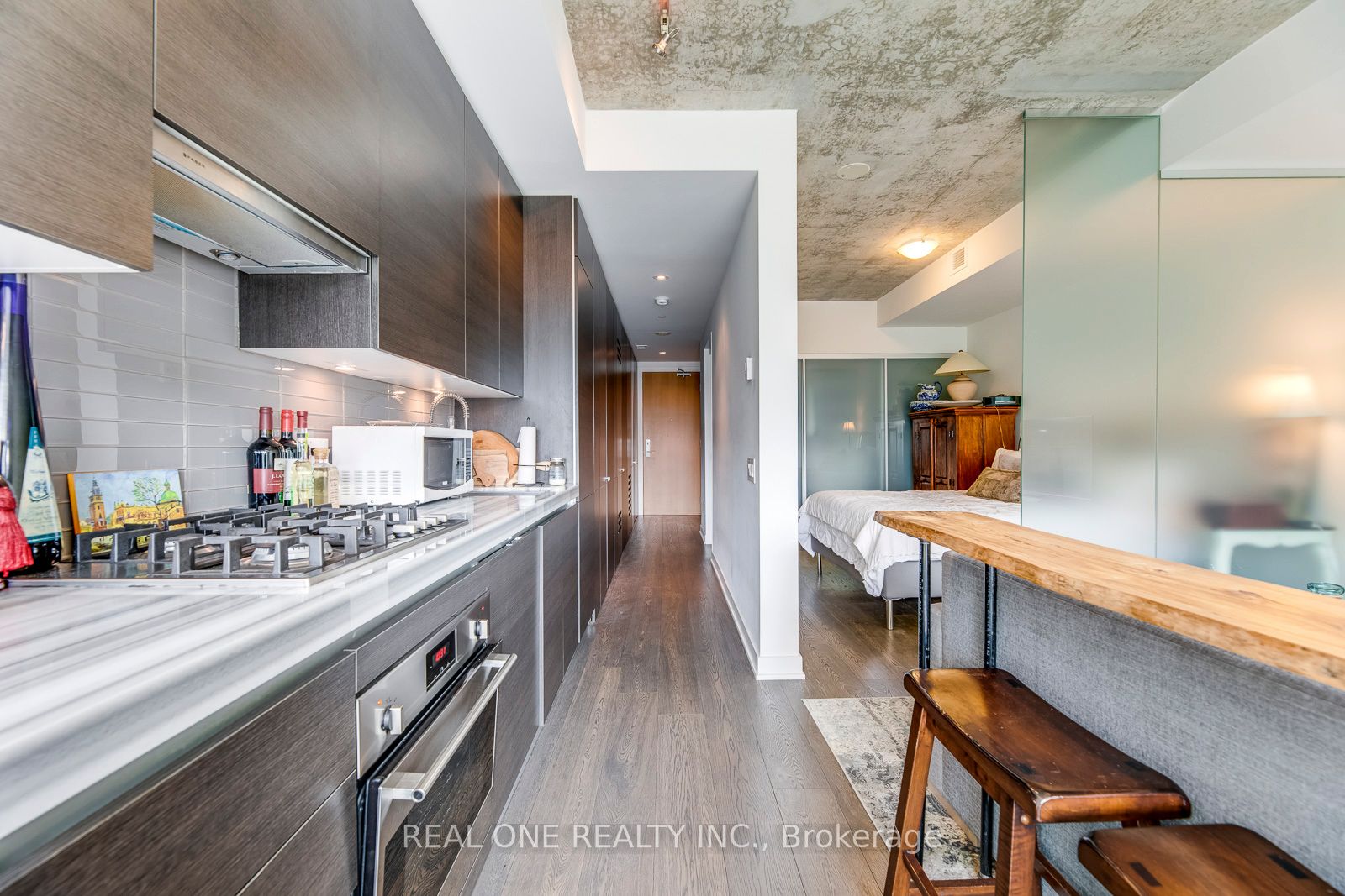 629 King St W, #913