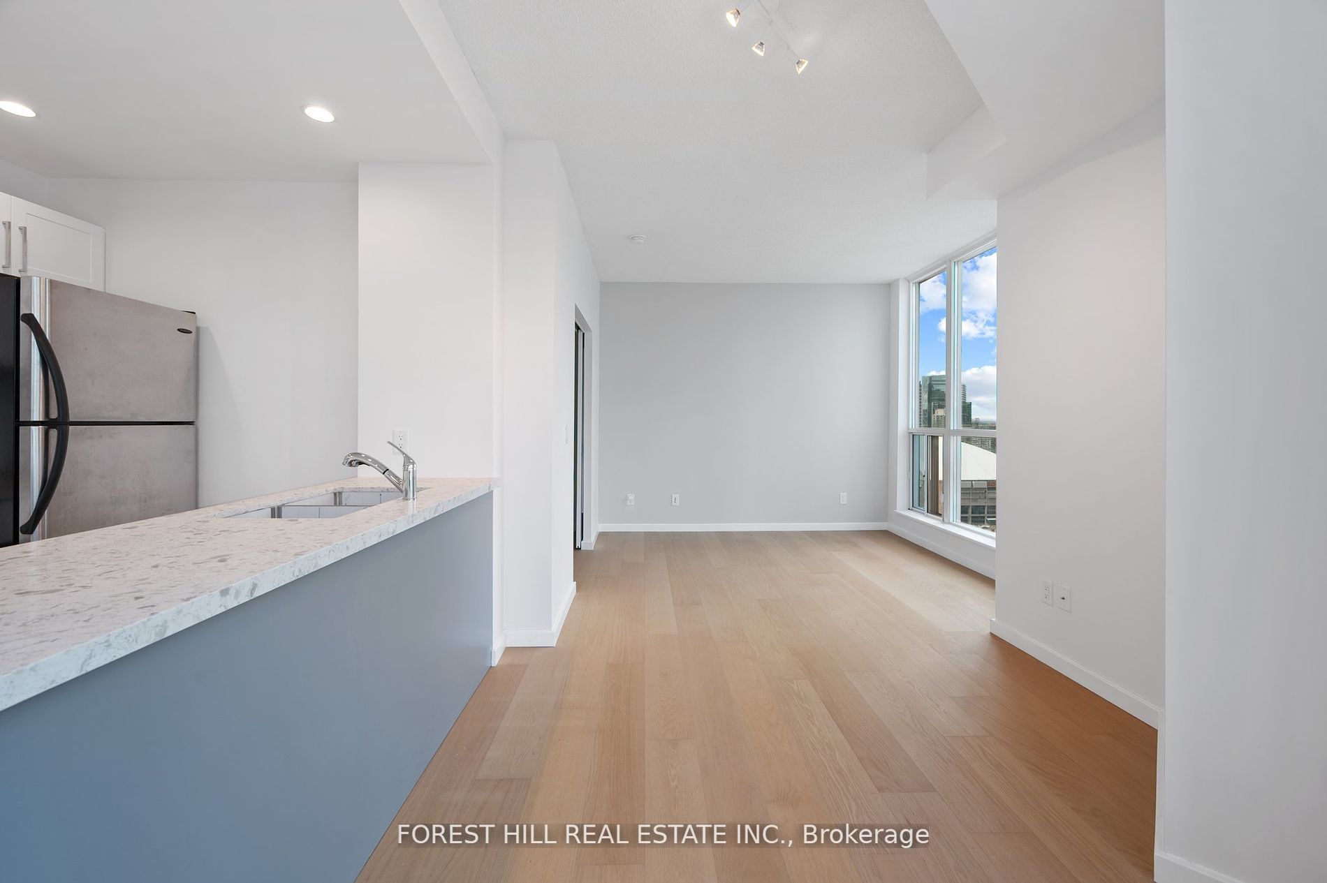 208 Queens Quay Blvd W, #3512