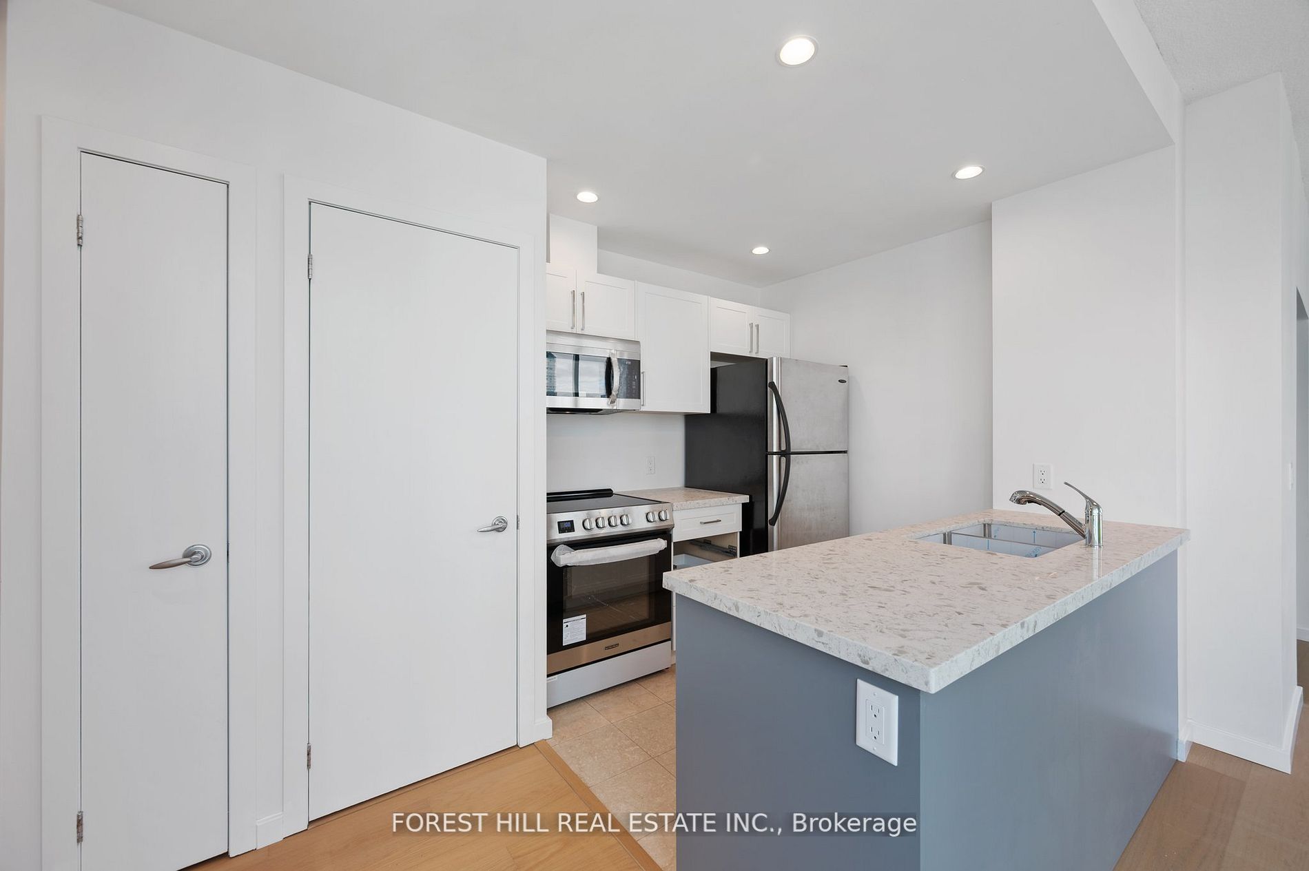 208 Queens Quay Blvd W, #3512