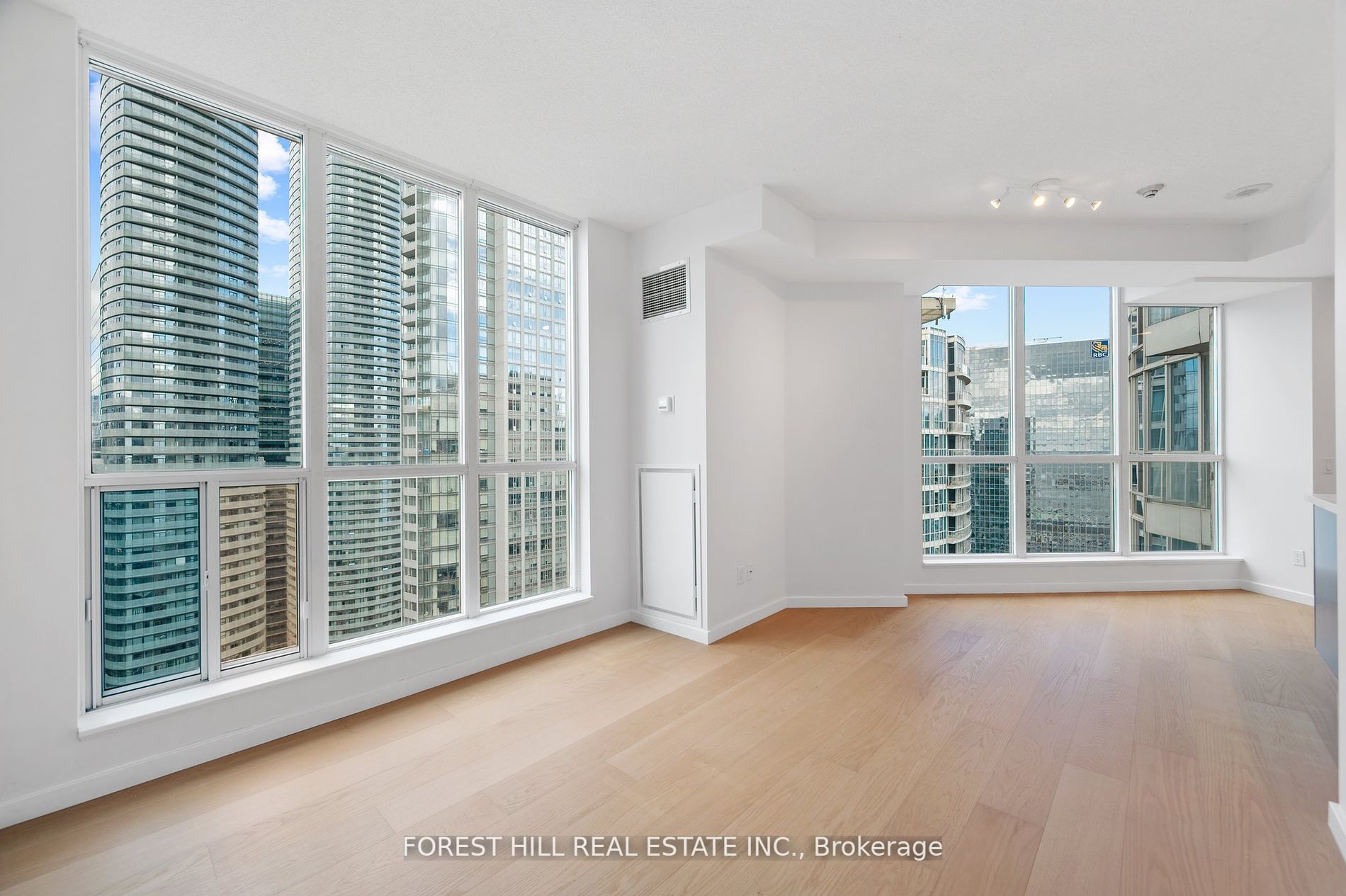 208 Queens Quay Blvd W, #3512