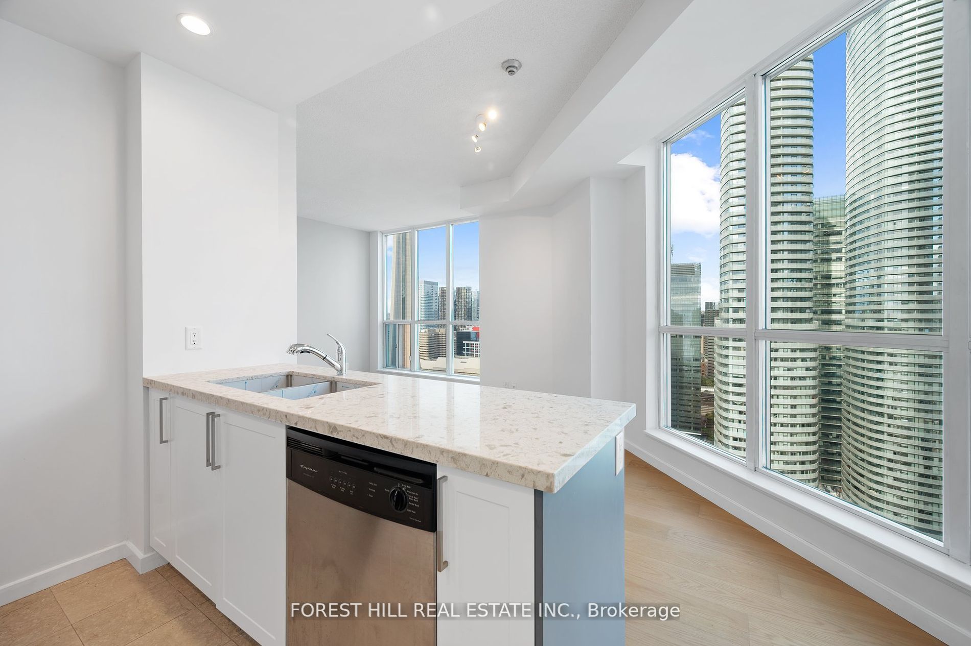 208 Queens Quay Blvd W, #3512