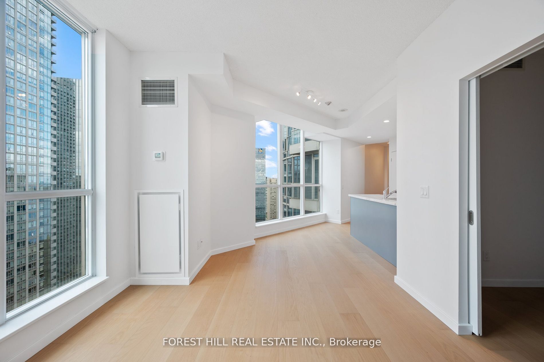 208 Queens Quay Blvd W, #3512