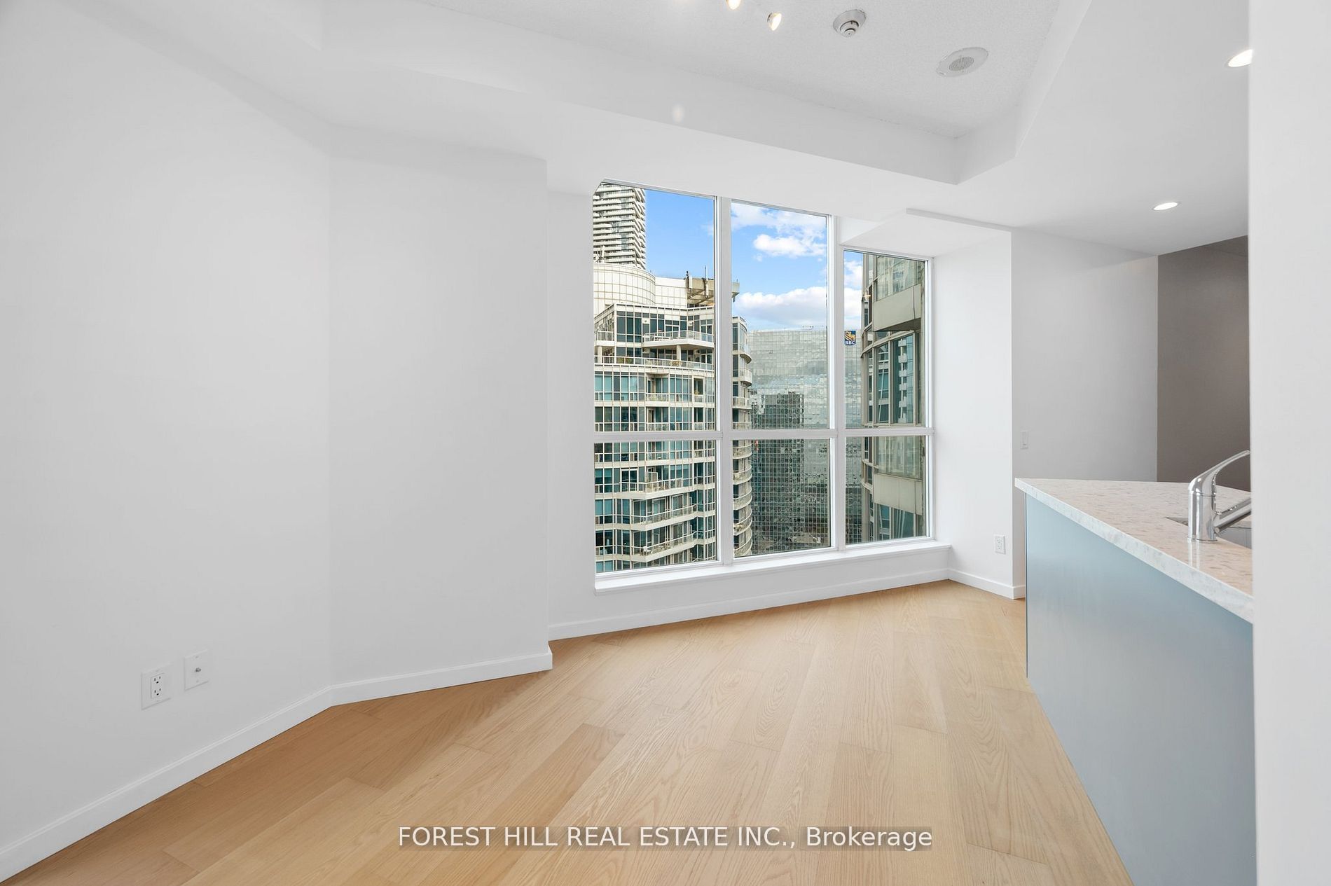 208 Queens Quay Blvd W, #3512
