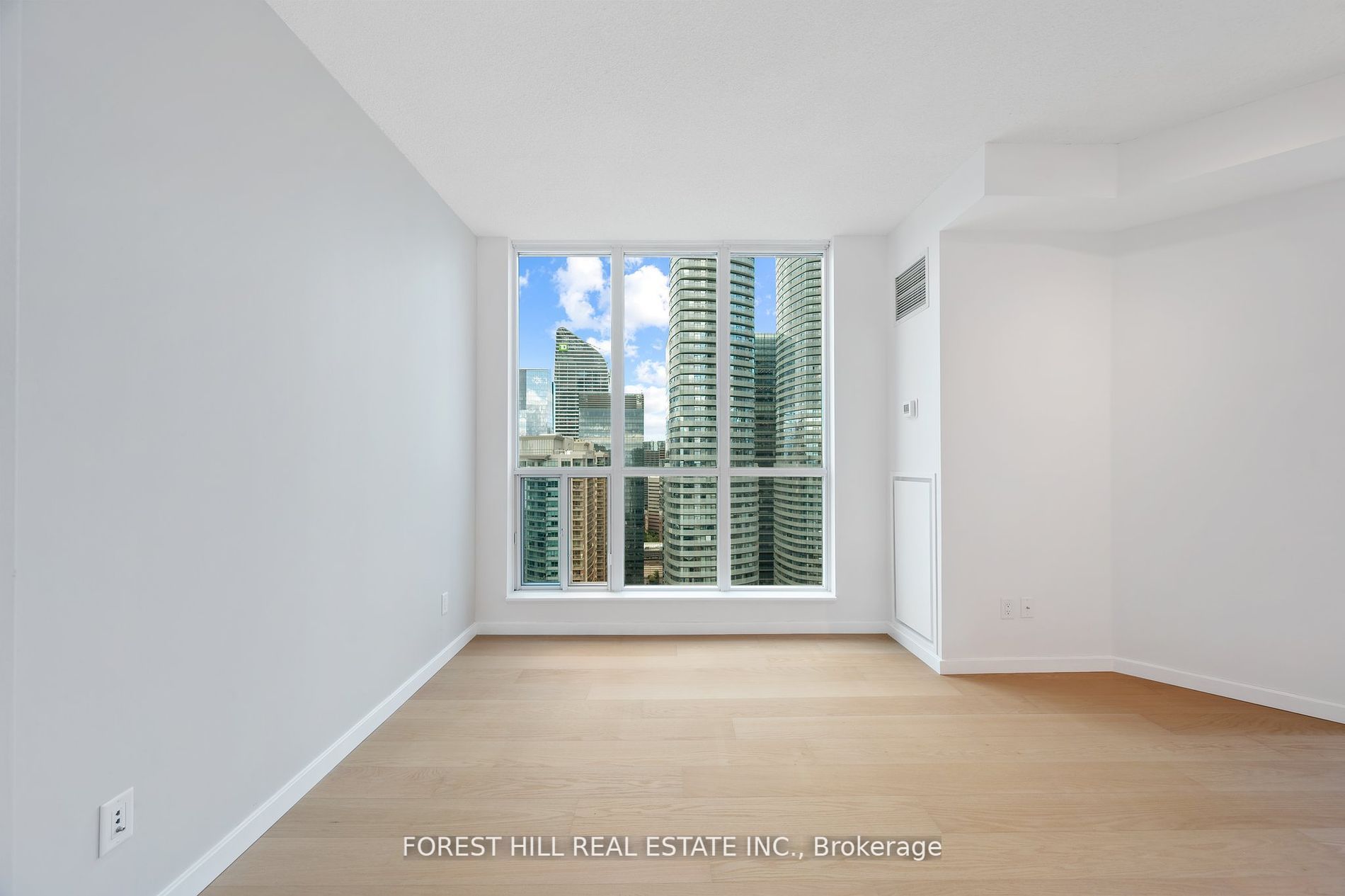 208 Queens Quay Blvd W, #3512