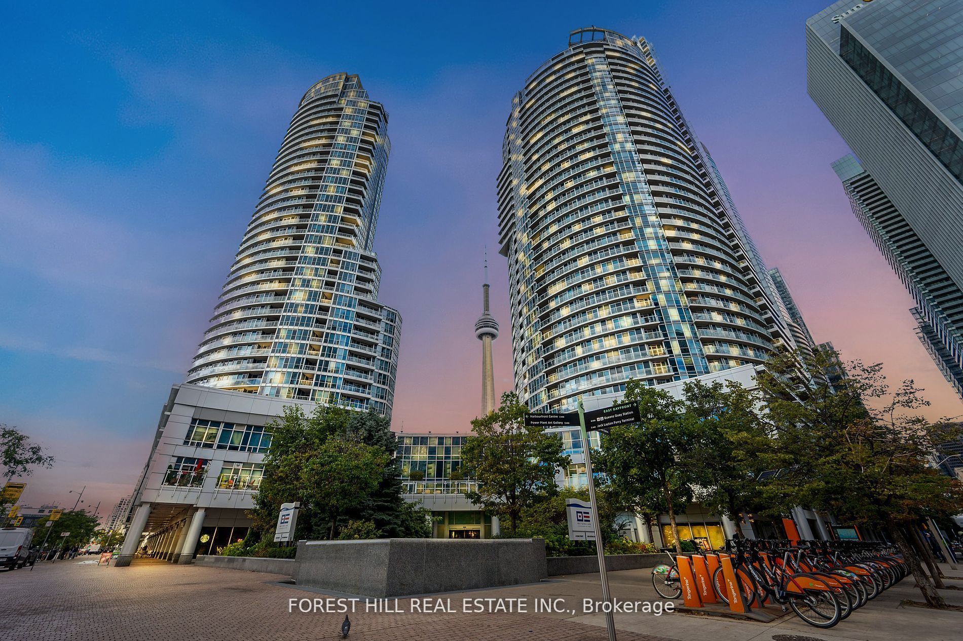 208 Queens Quay Blvd W, #3512