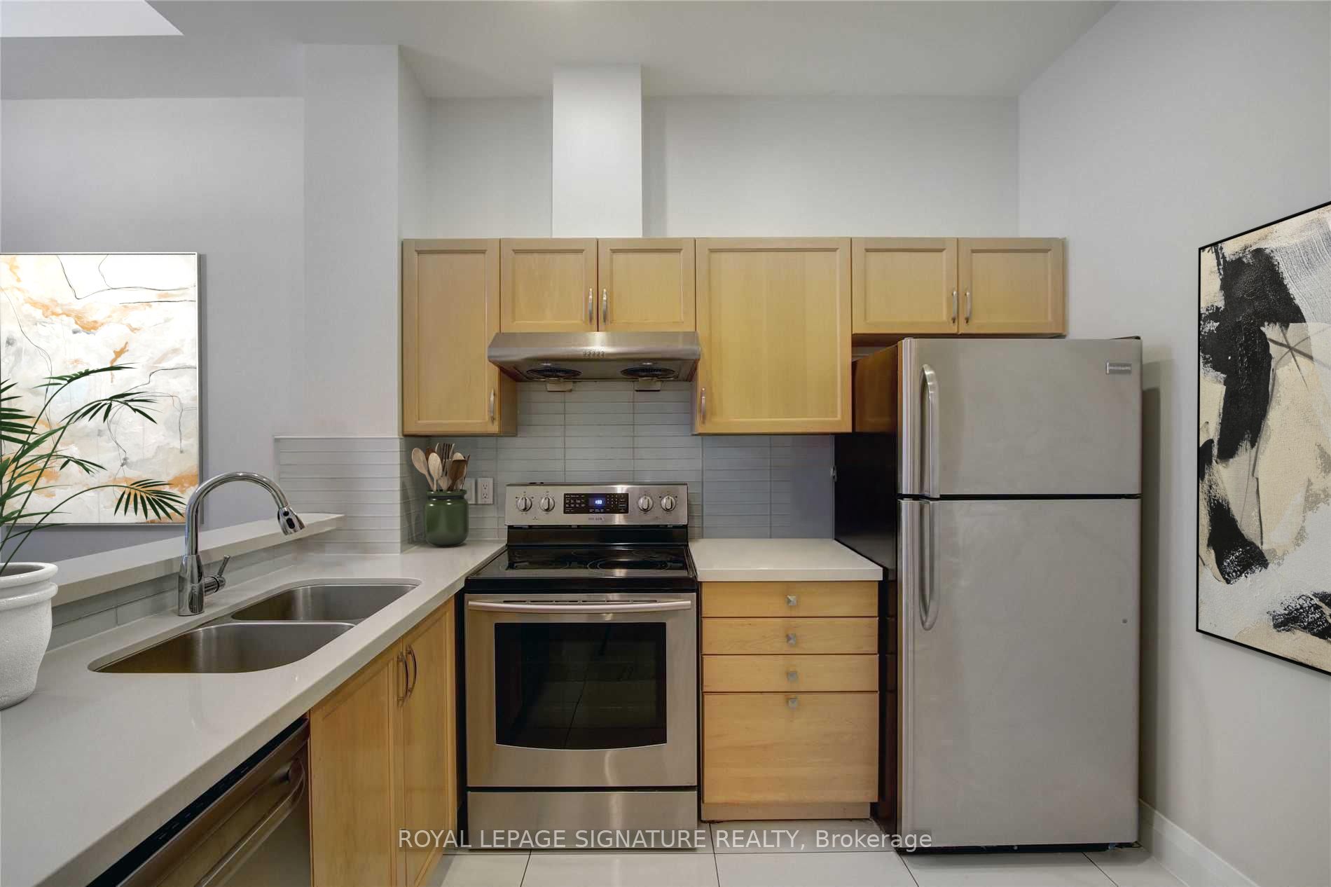 8 Wellesley St E, #803