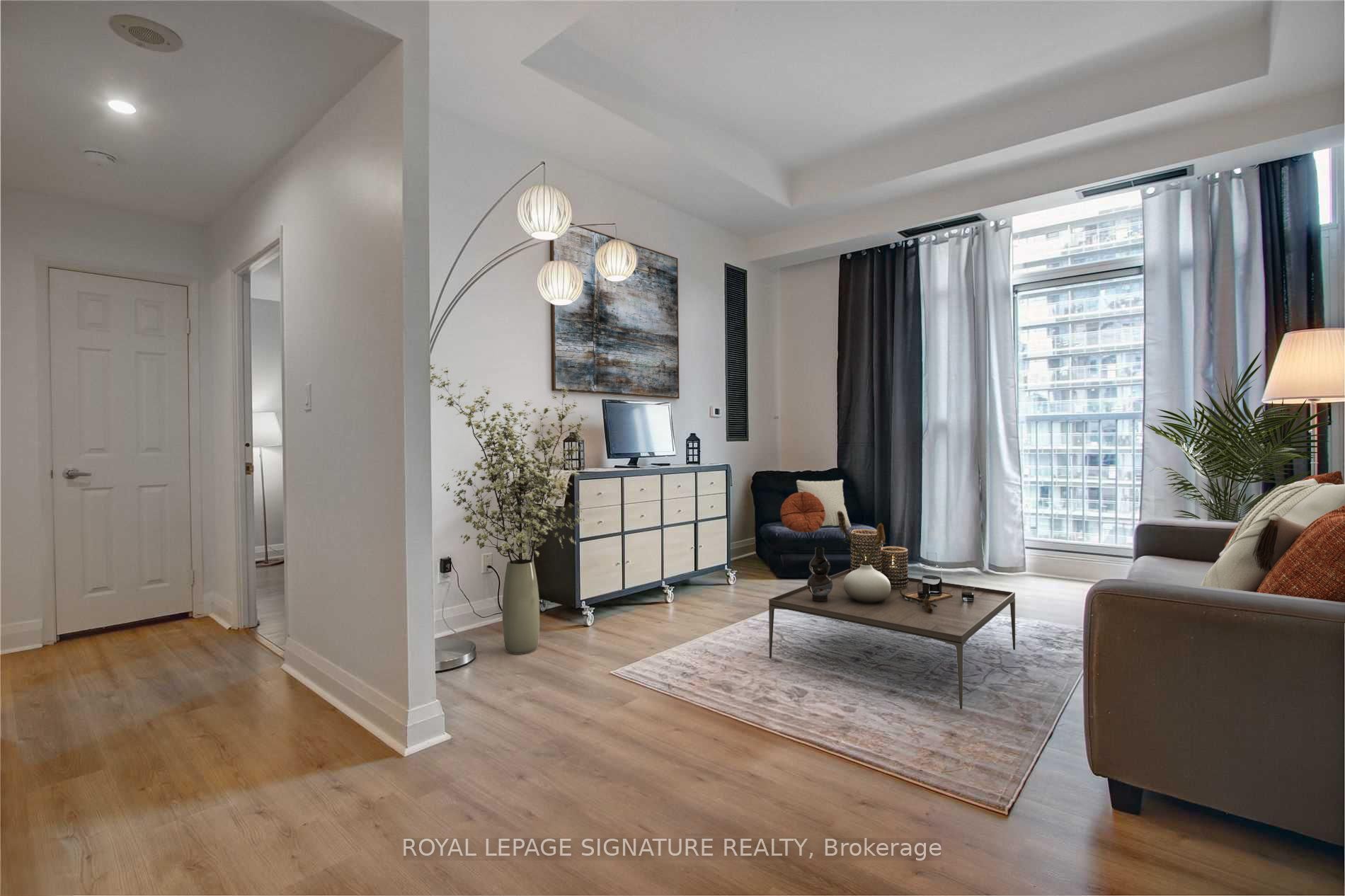 8 Wellesley St E, #803
