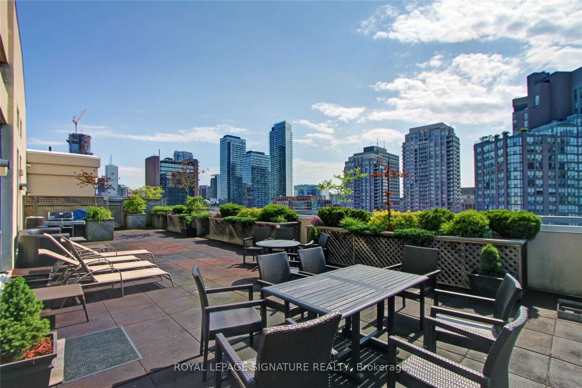 8 Wellesley St E, #803