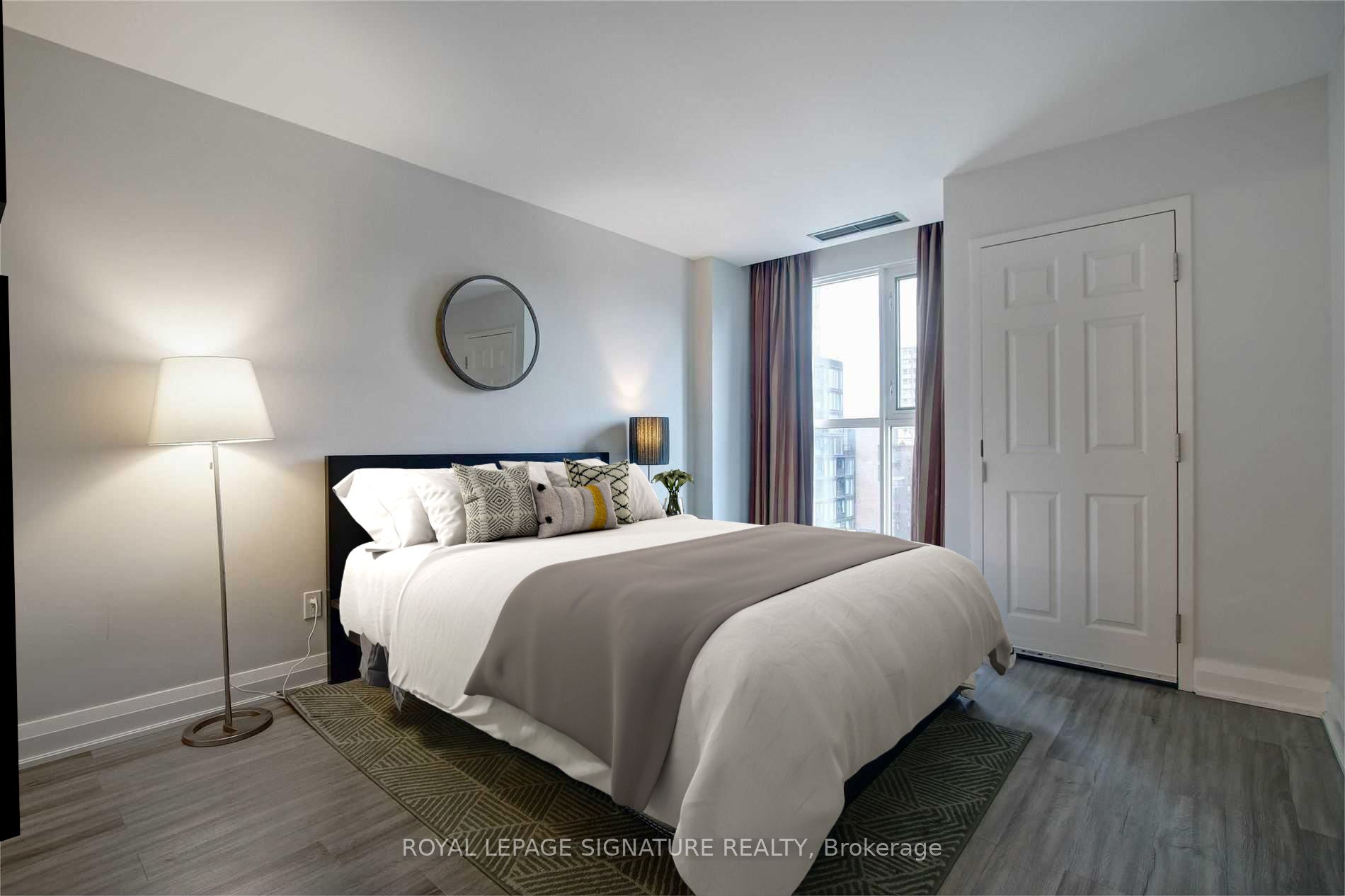 8 Wellesley St E, #803