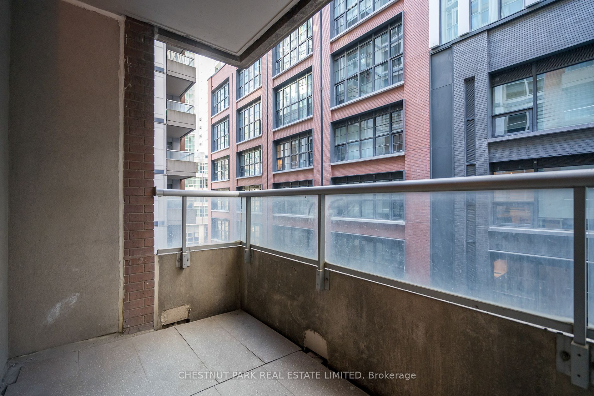 270 Wellington St W, #523