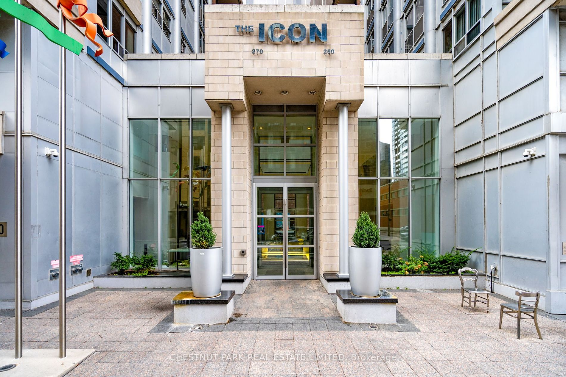 270 Wellington St W, #523
