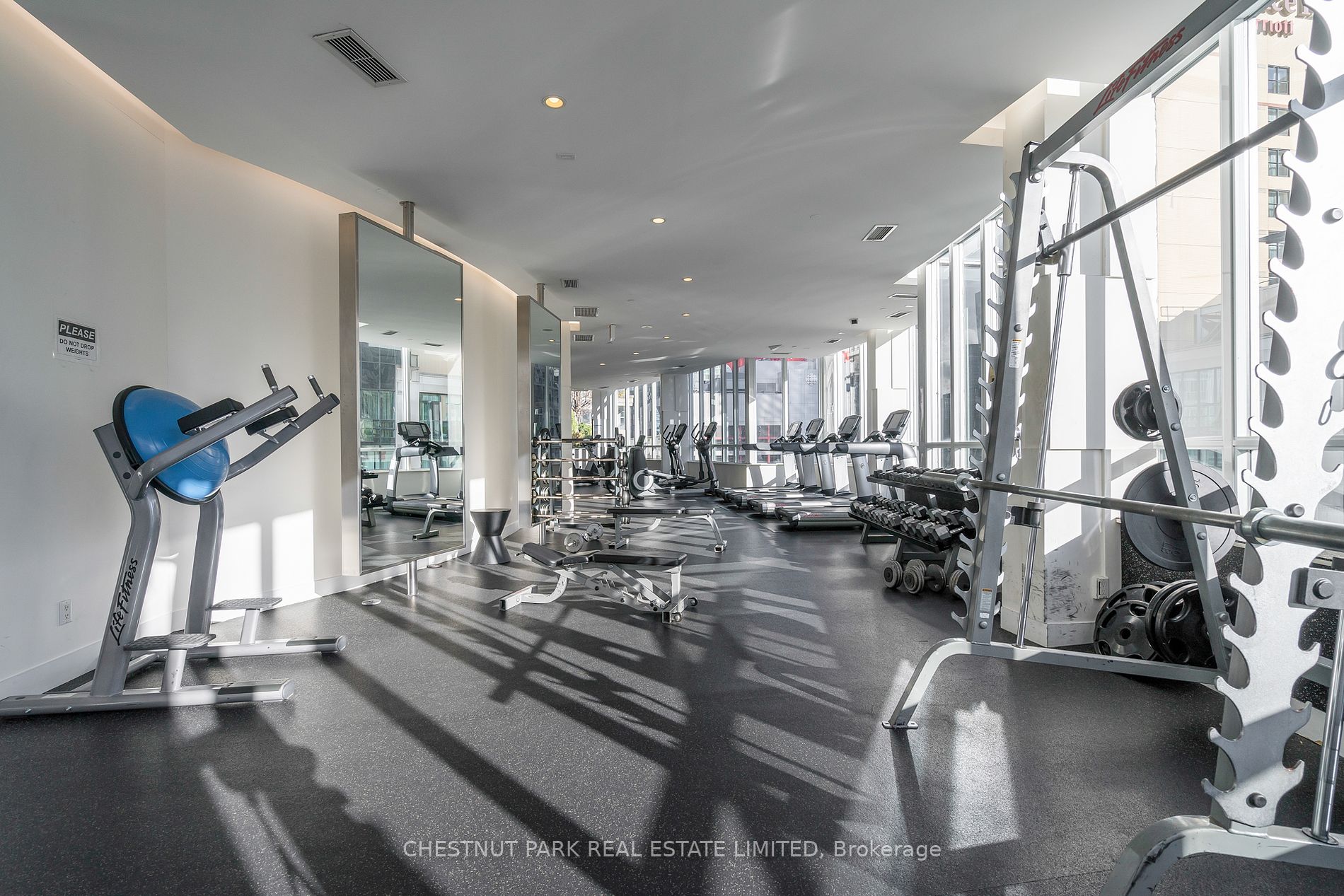 270 Wellington St W, #523