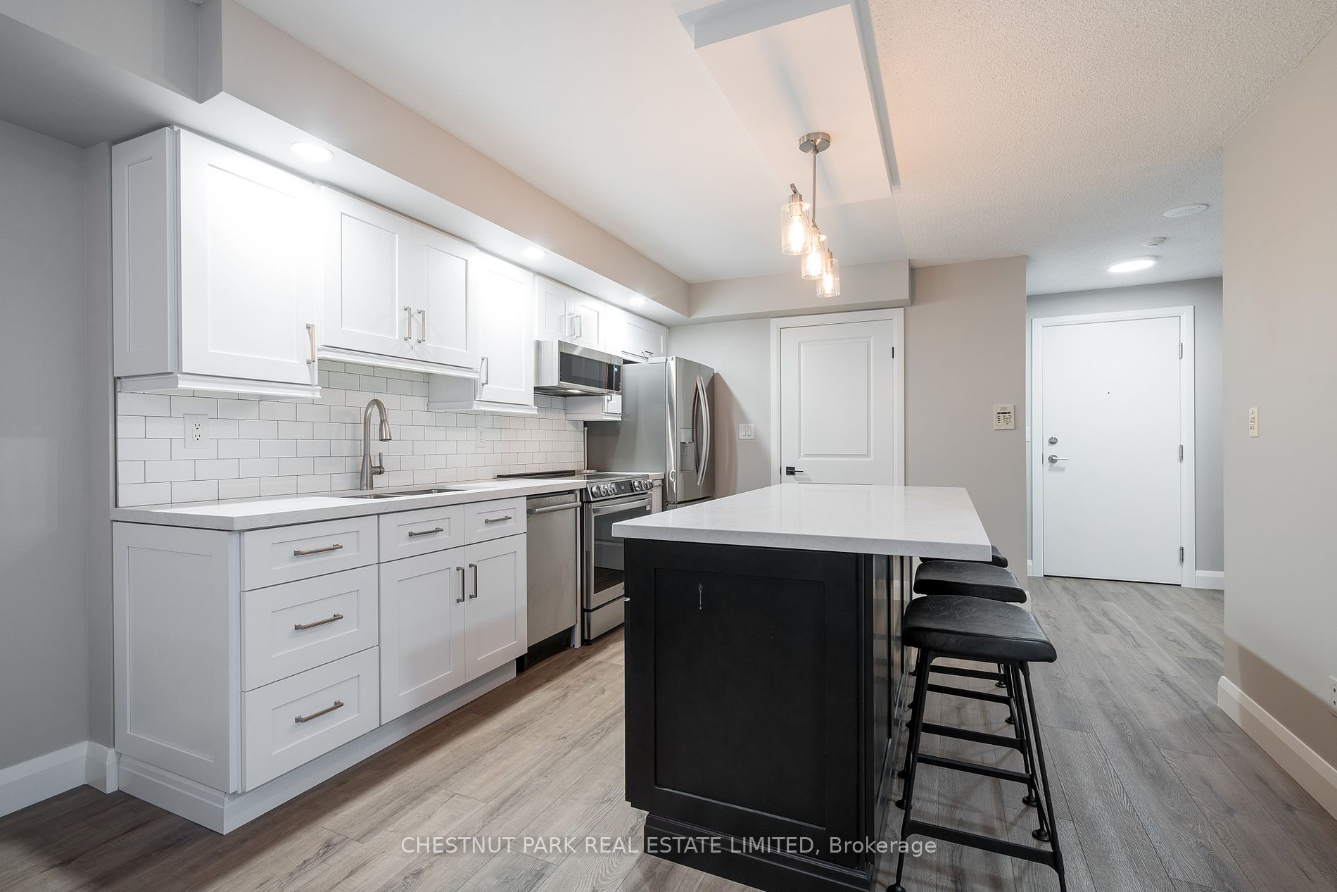 270 Wellington St W, #523