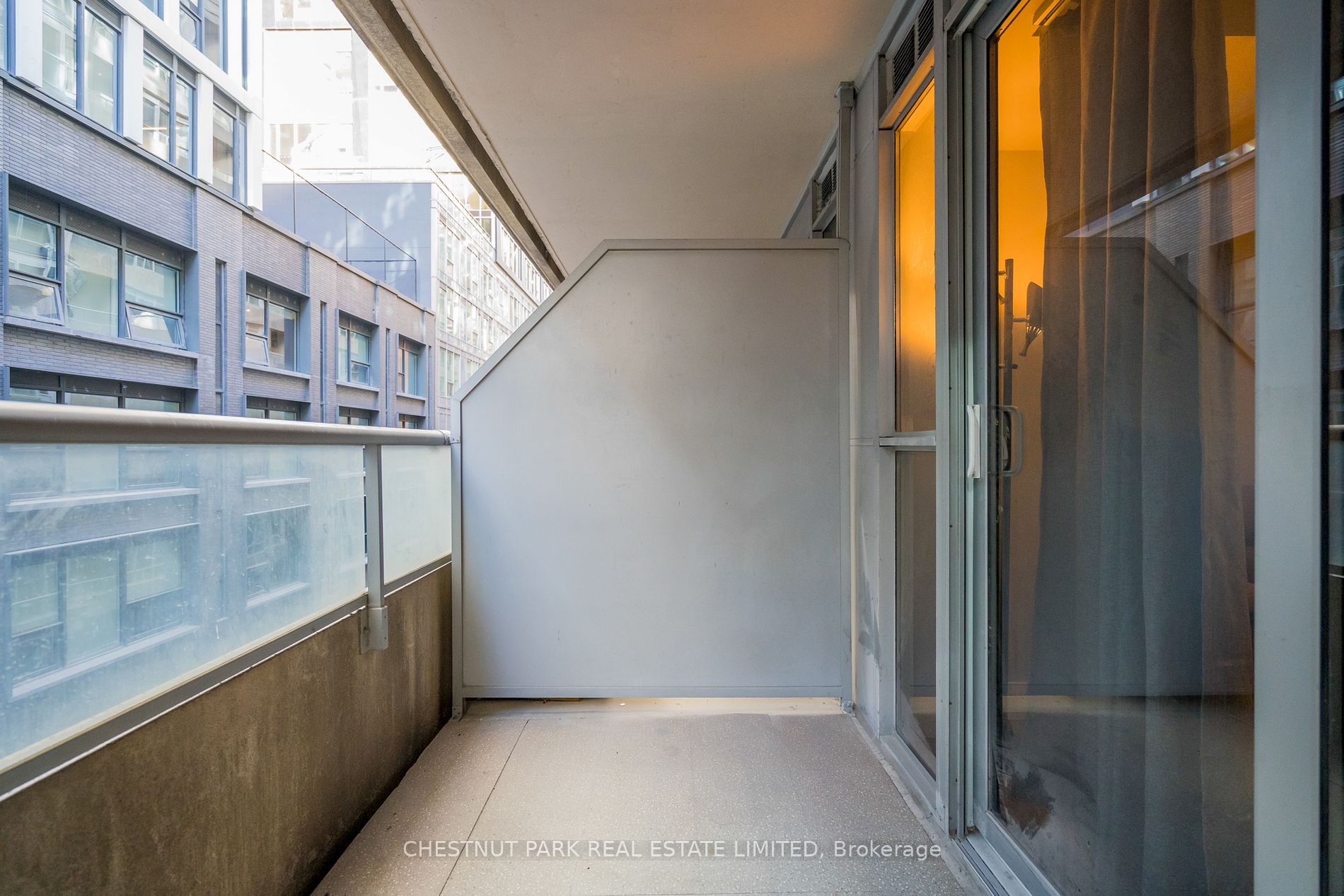 270 Wellington St W, #523