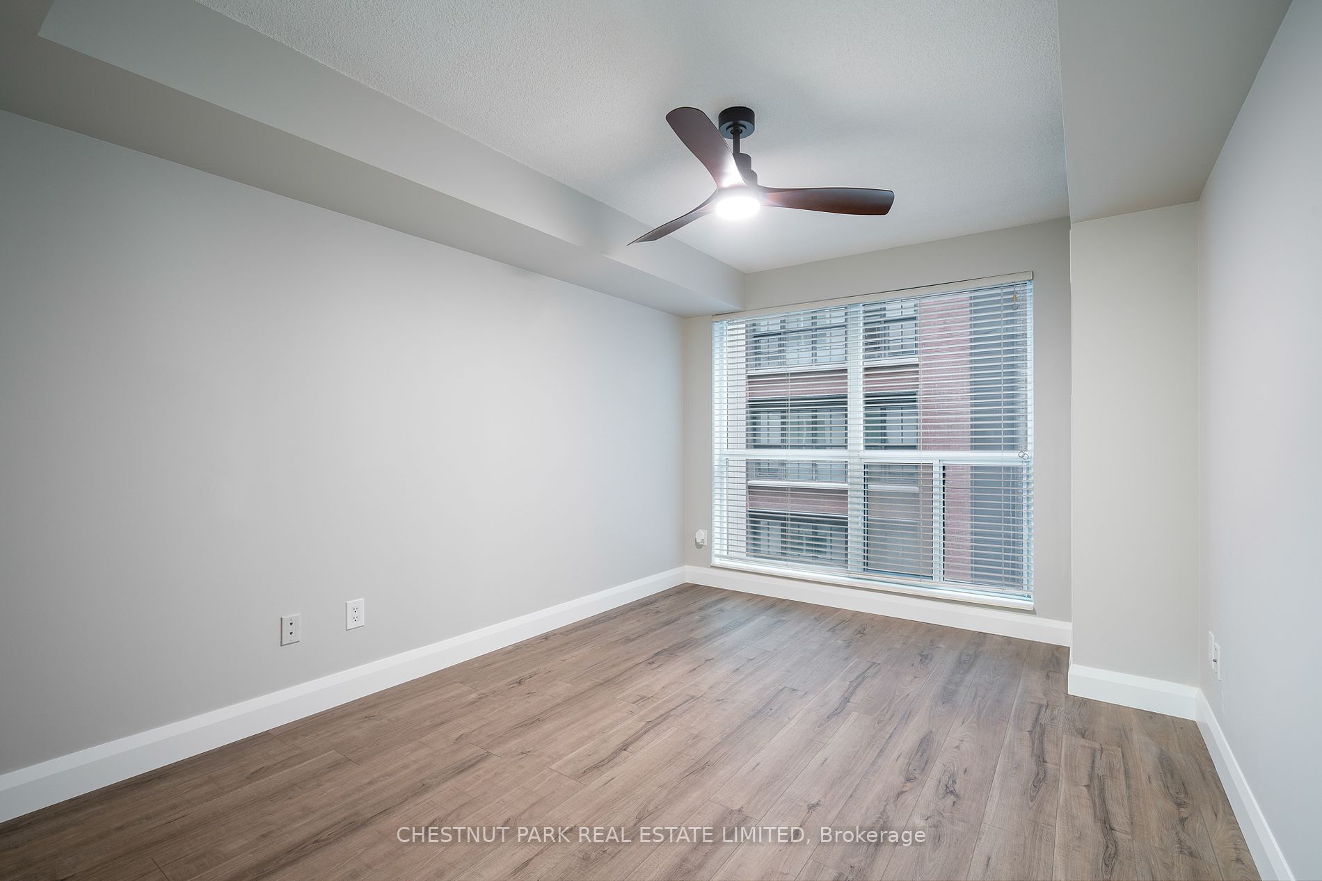 270 Wellington St W, #523