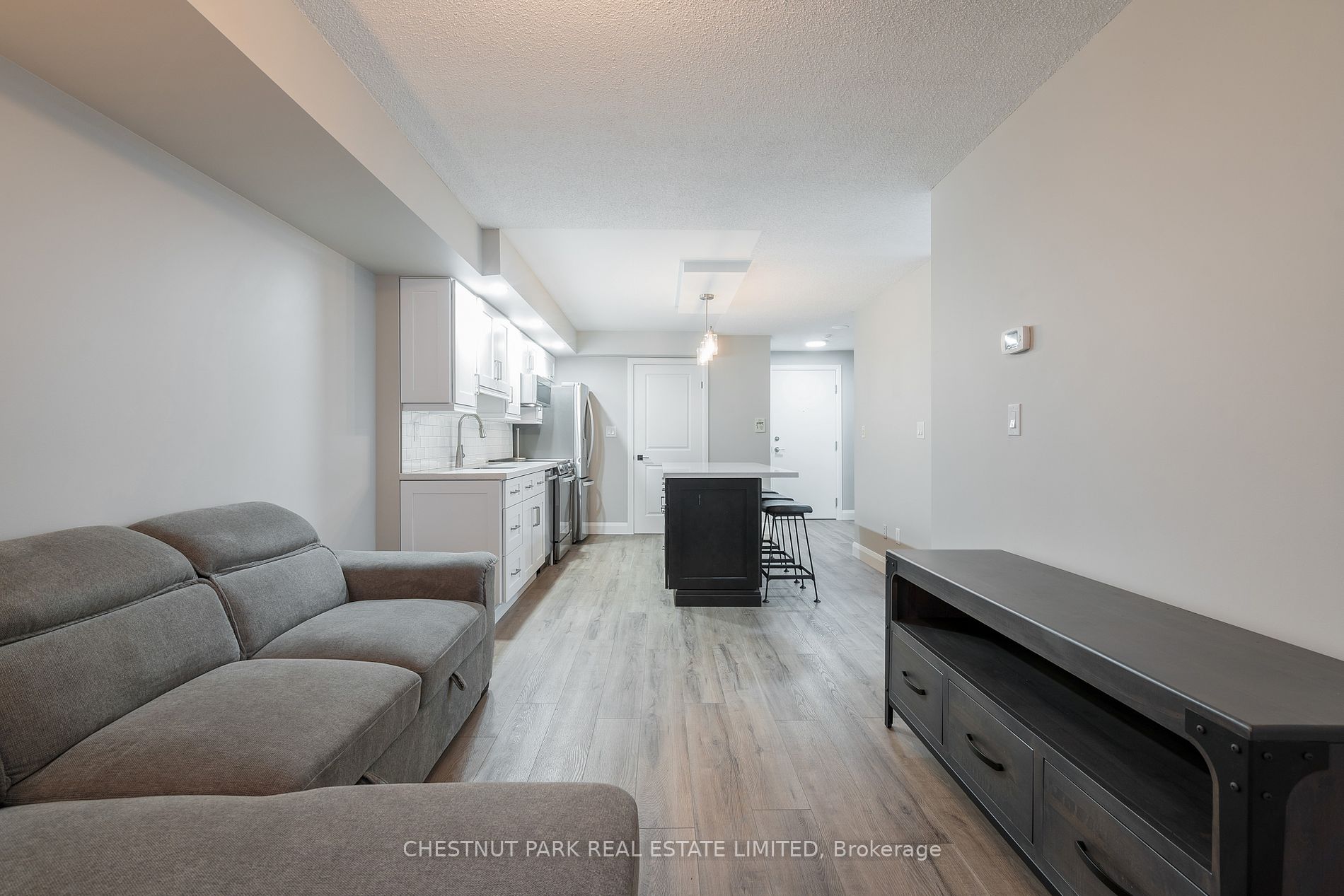 270 Wellington St W, #523