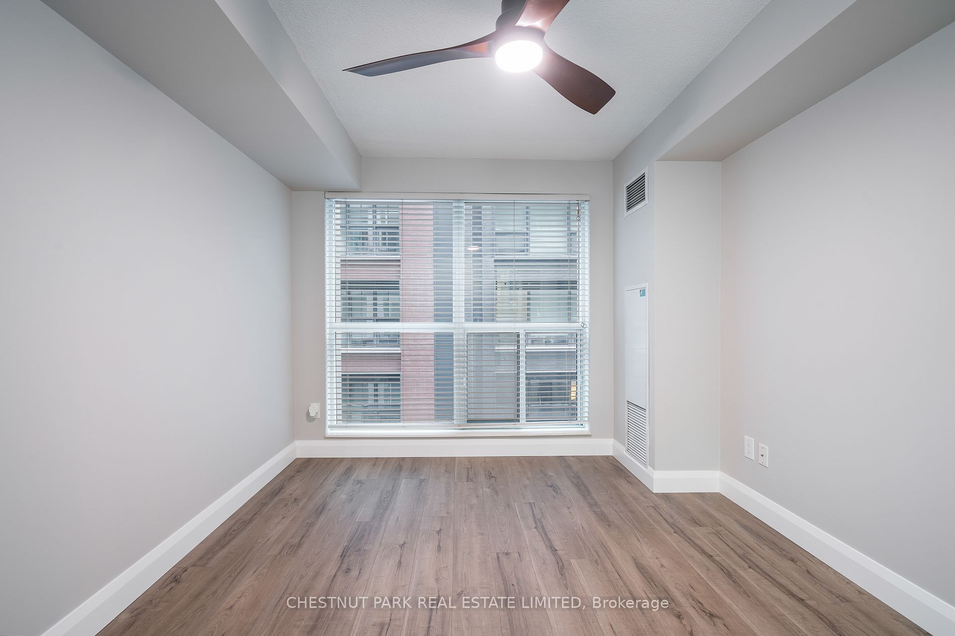 270 Wellington St W, #523