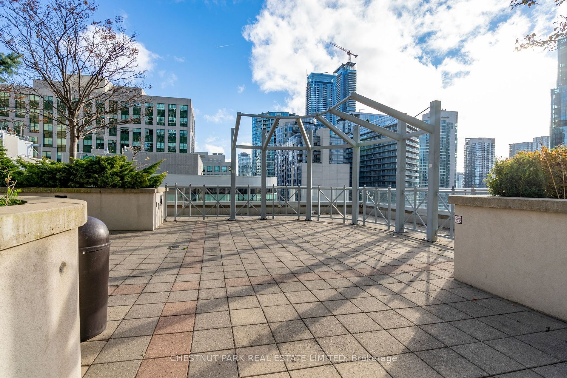 270 Wellington St W, #523