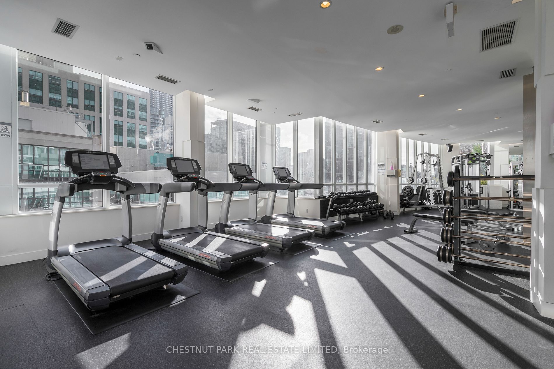 270 Wellington St W, #523