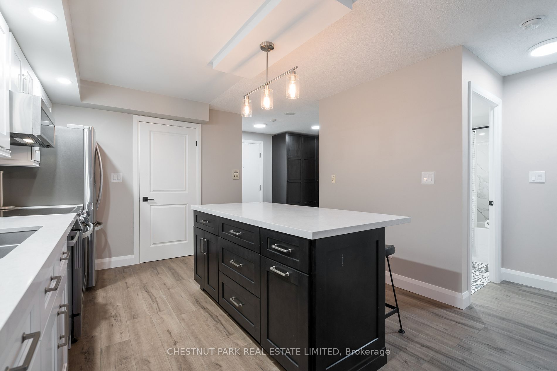 270 Wellington St W, #523