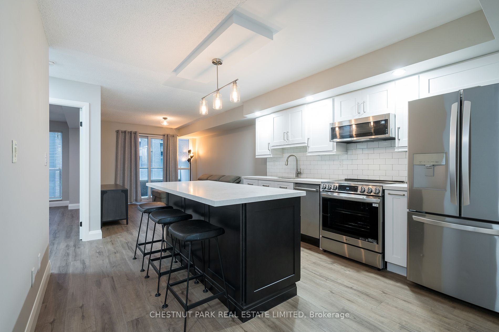 270 Wellington St W, #523