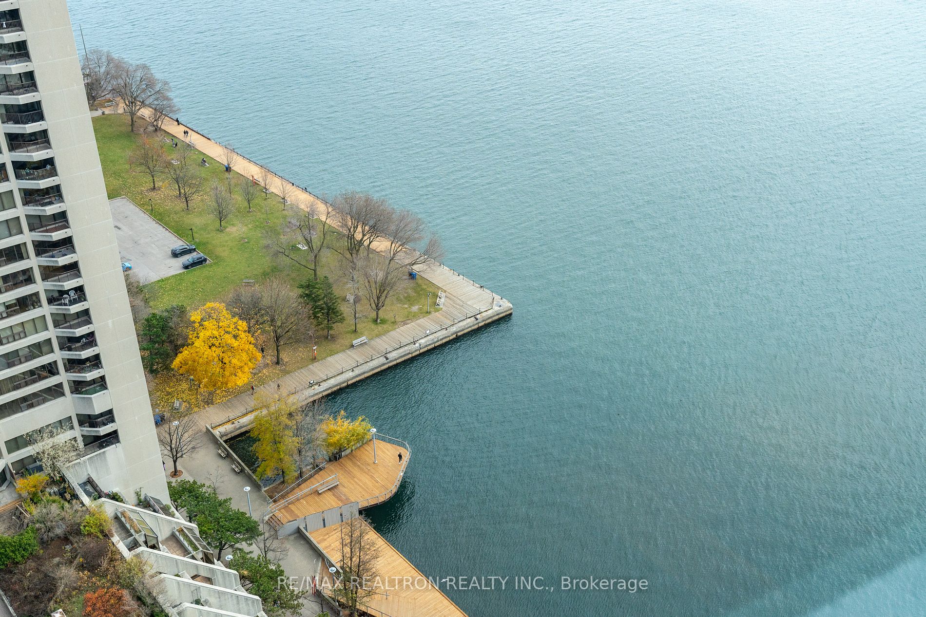99 Harbour Sq, #3303