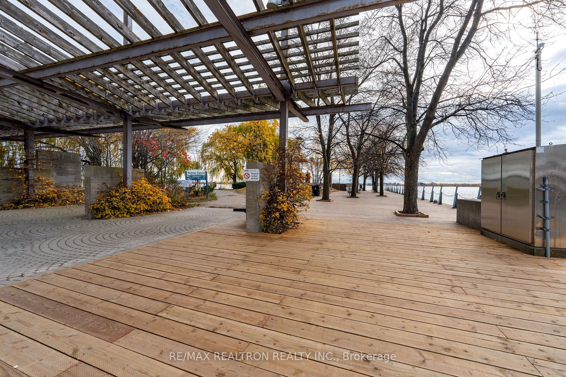 99 Harbour Sq, #3303