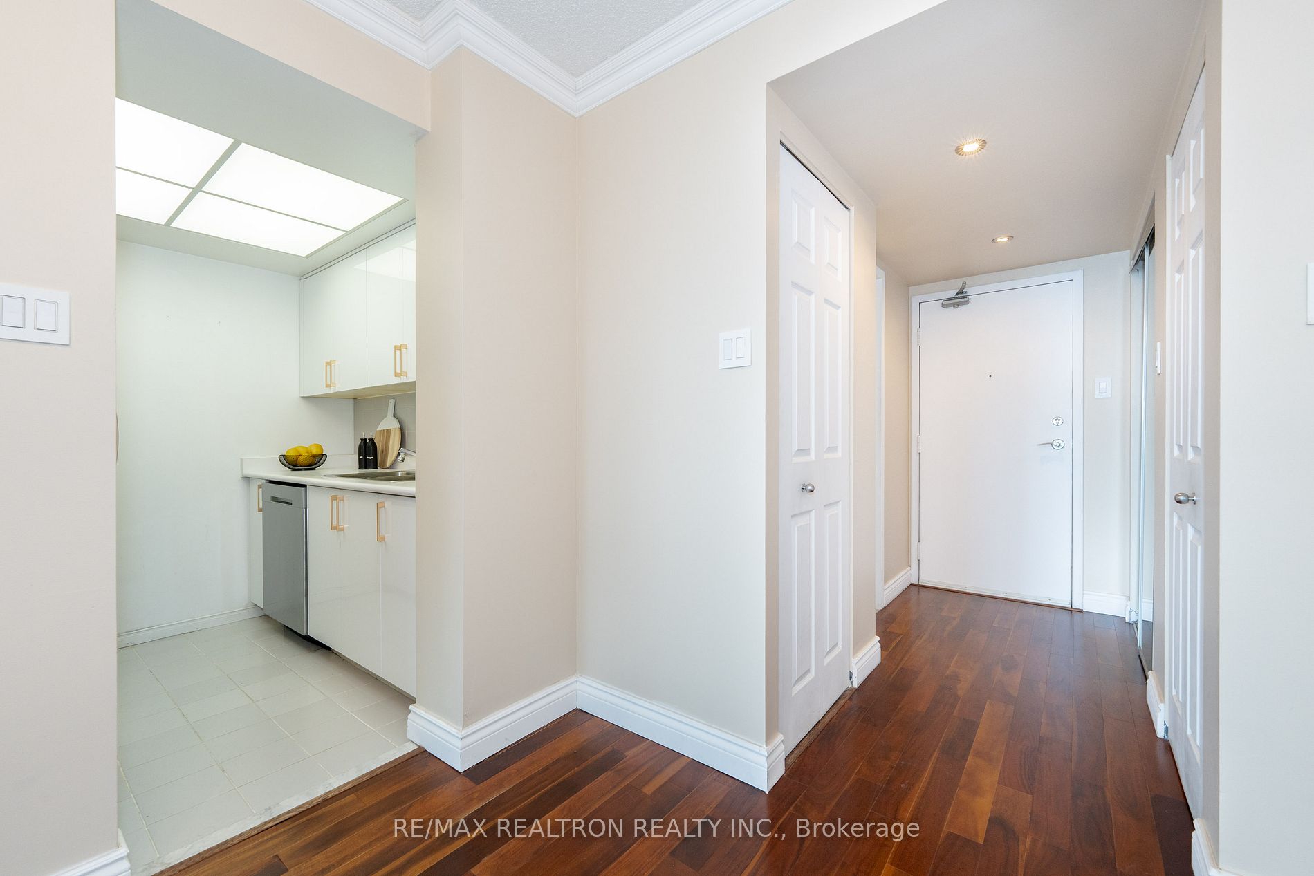 99 Harbour Sq, #3303