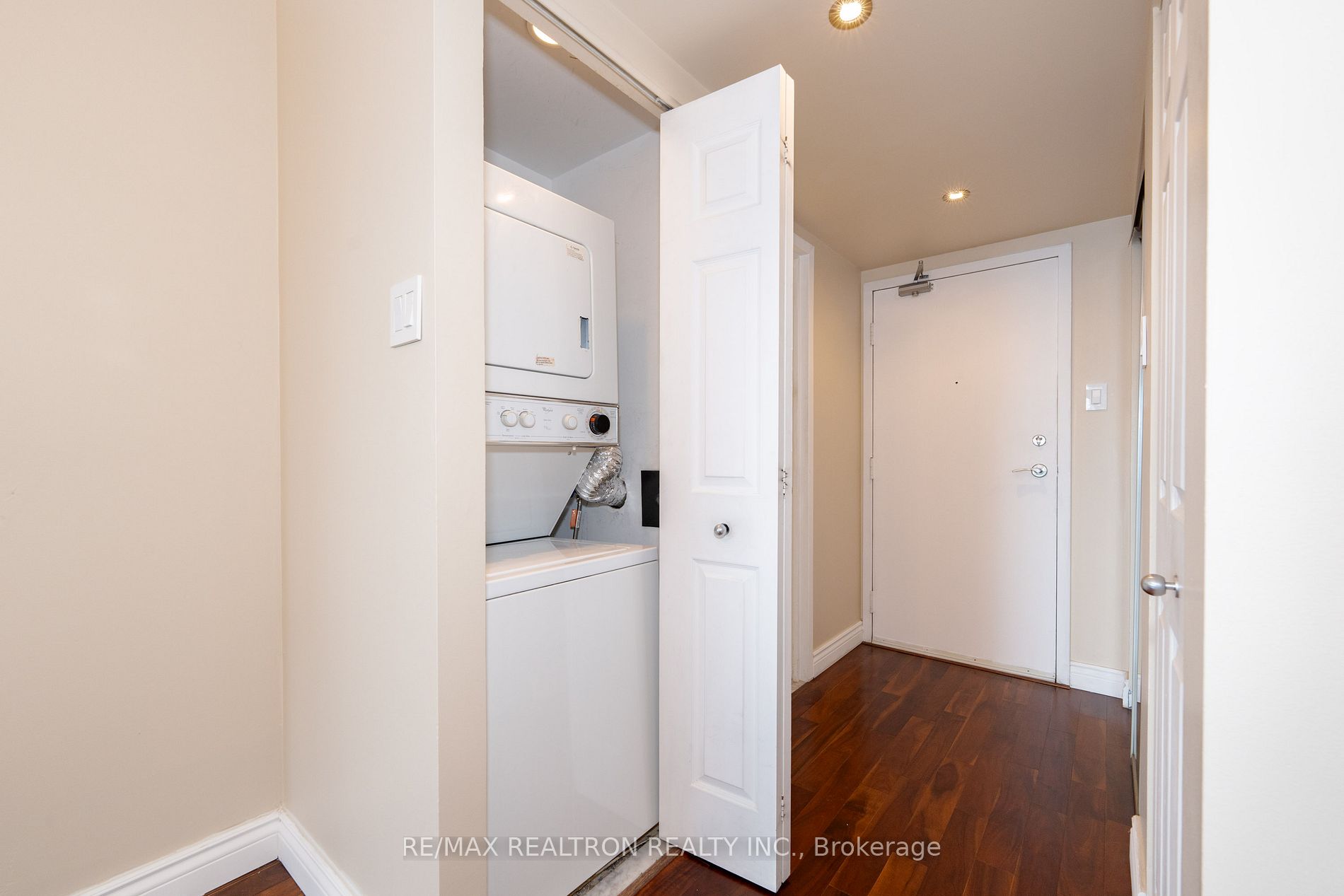 99 Harbour Sq, #3303