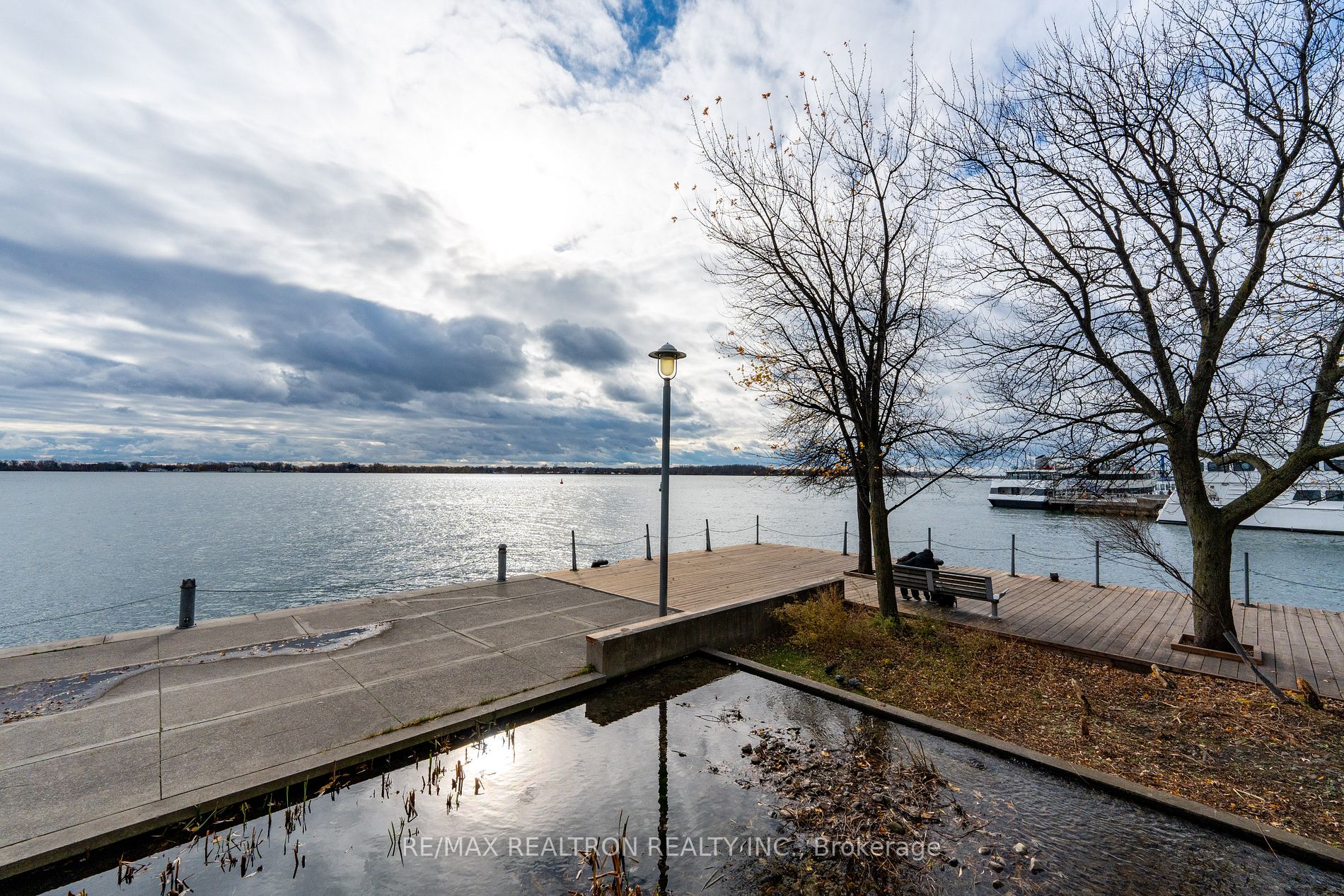 99 Harbour Sq, #3303