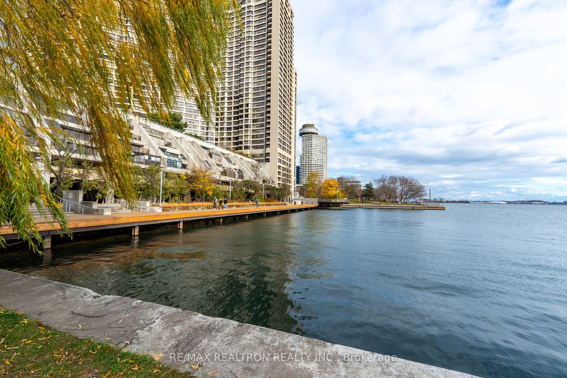 99 Harbour Sq, #3303