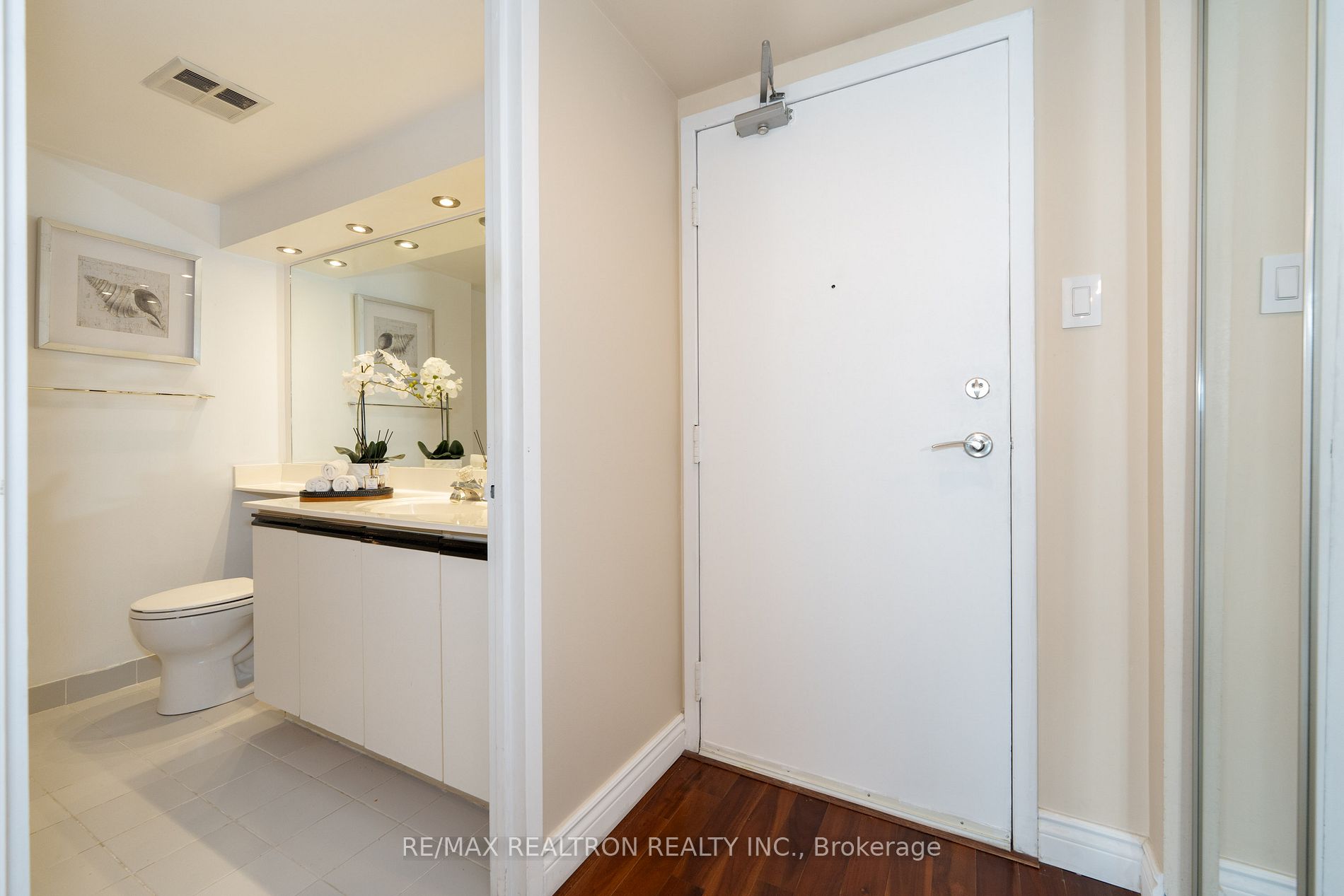 99 Harbour Sq, #3303