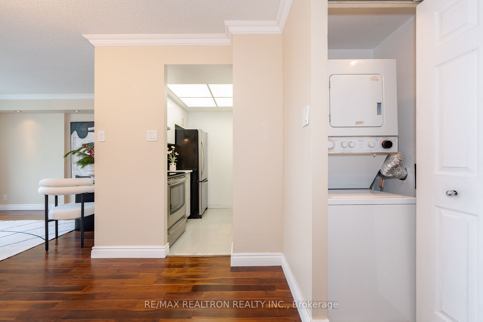 99 Harbour Sq, #3303