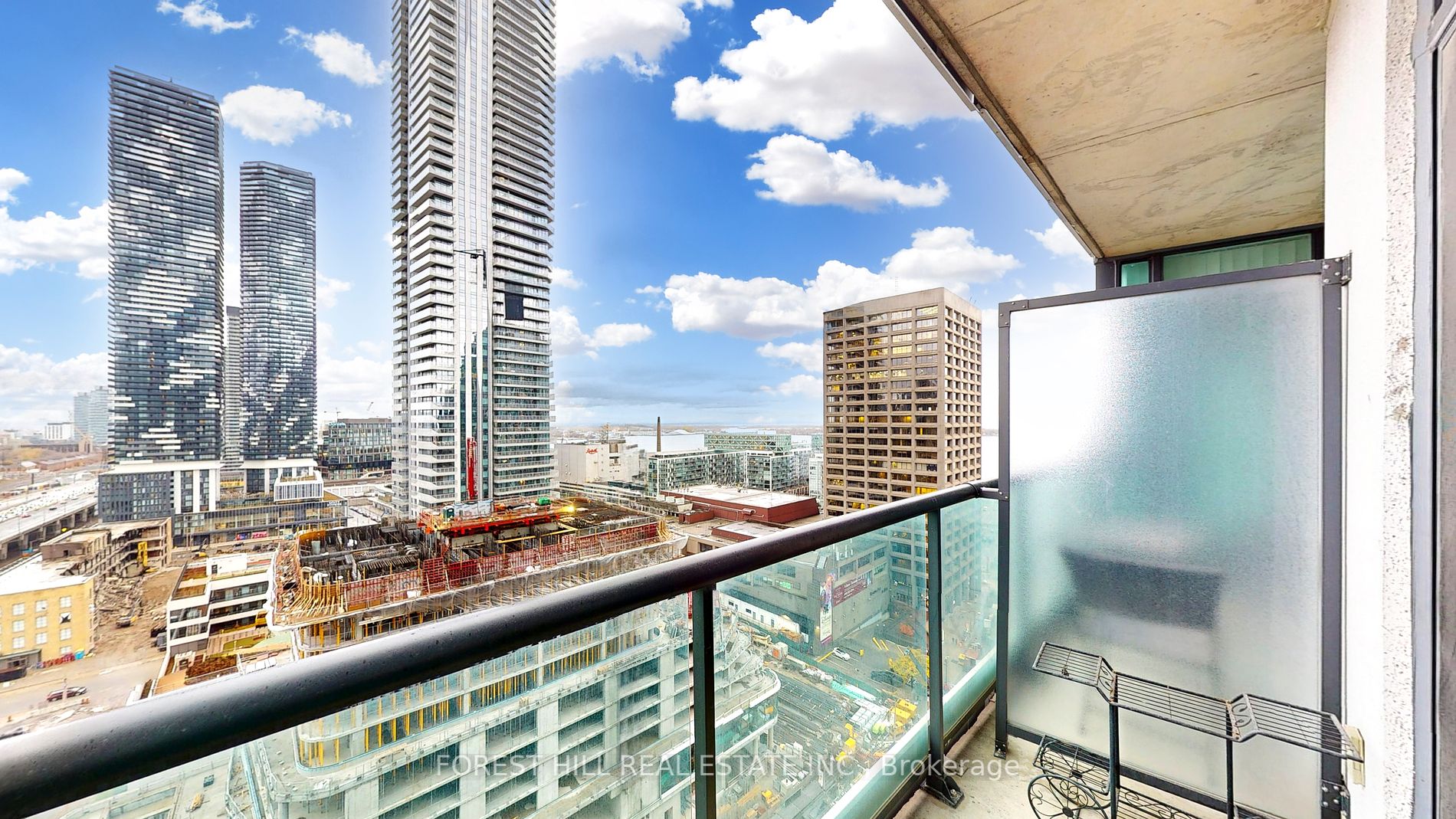 16 Yonge St, #2207