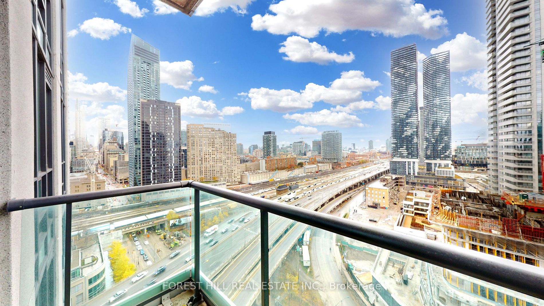 16 Yonge St, #2207