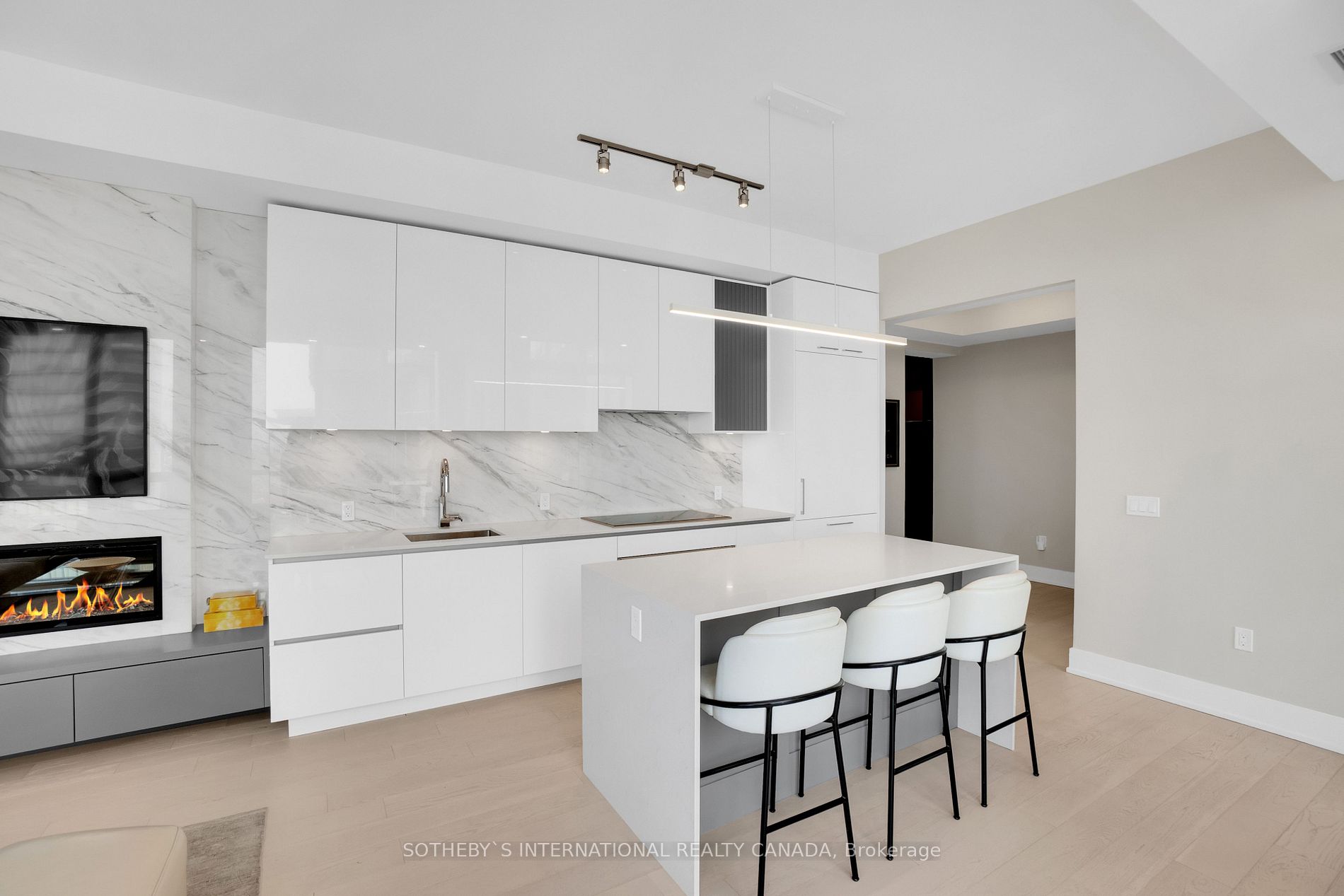 1 Yorkville Ave, #5405