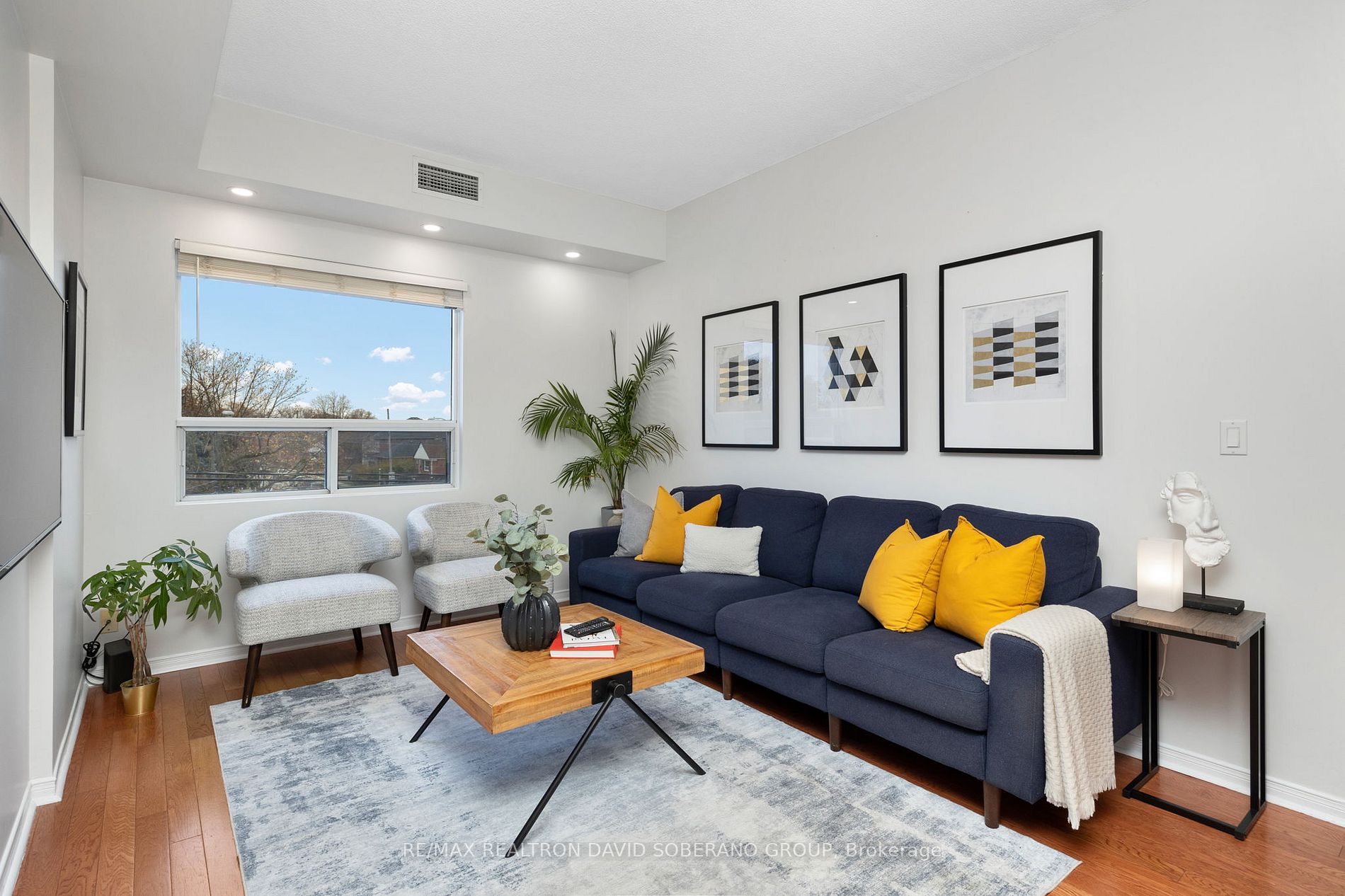 778 Sheppard Ave W, #306