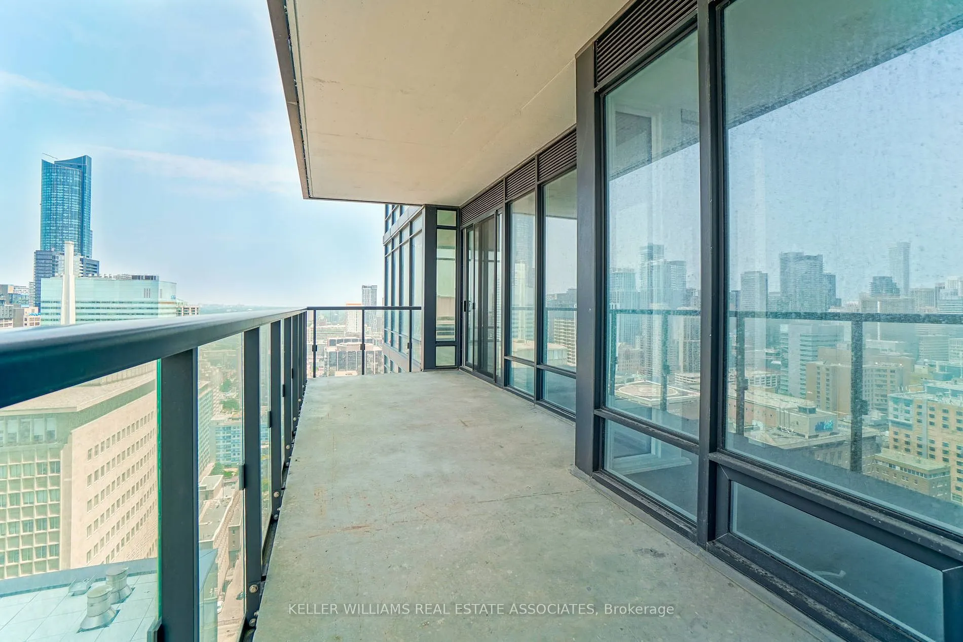 488 University Ave, #2302