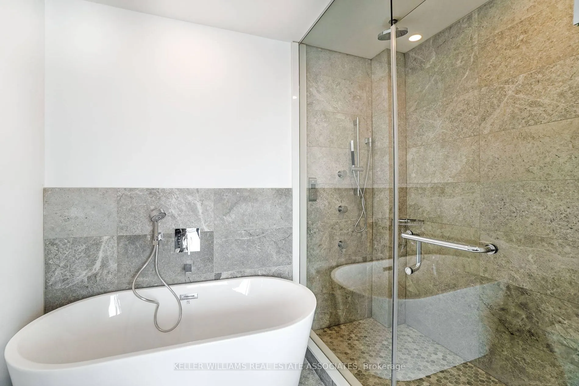 488 University Ave, #2302