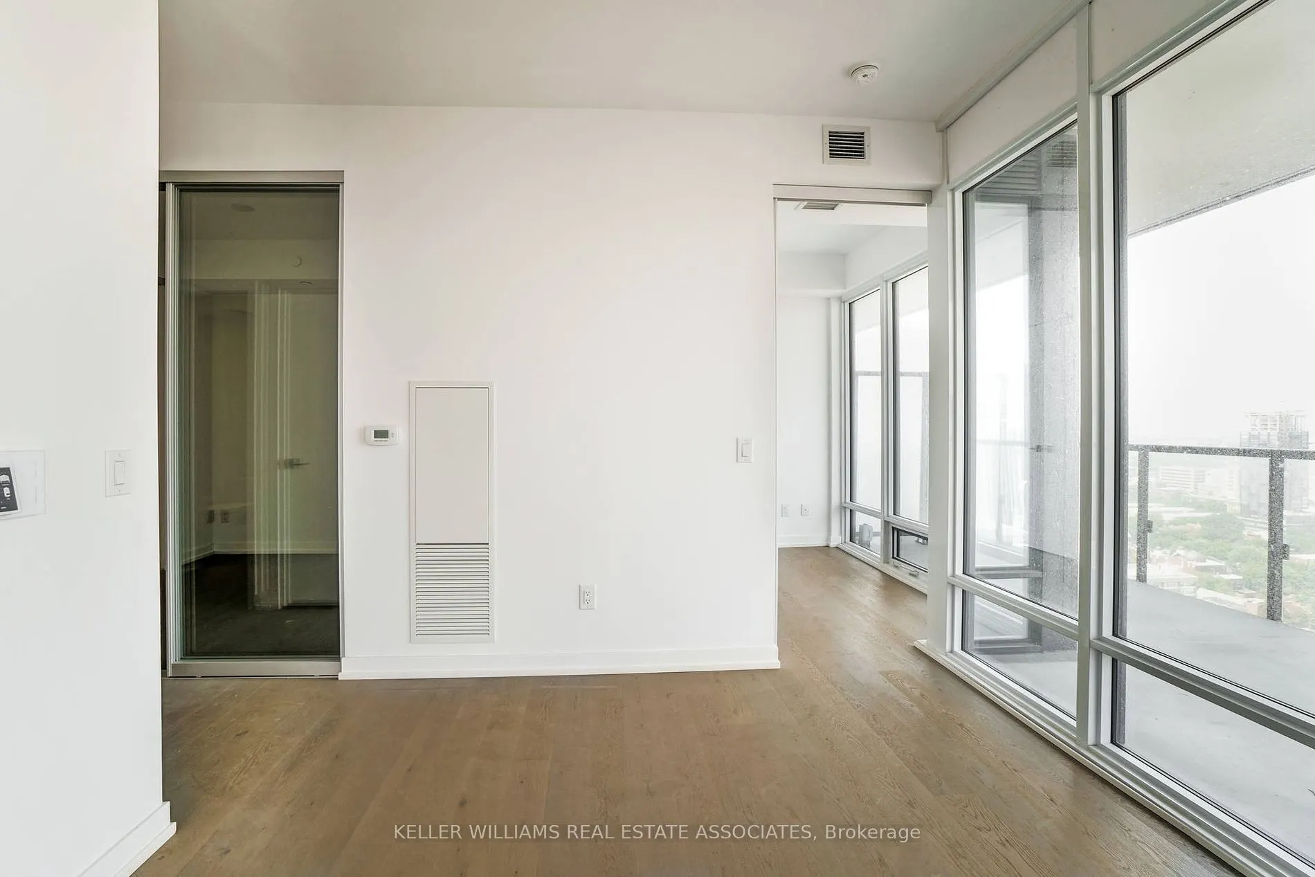 488 University Ave, #2302