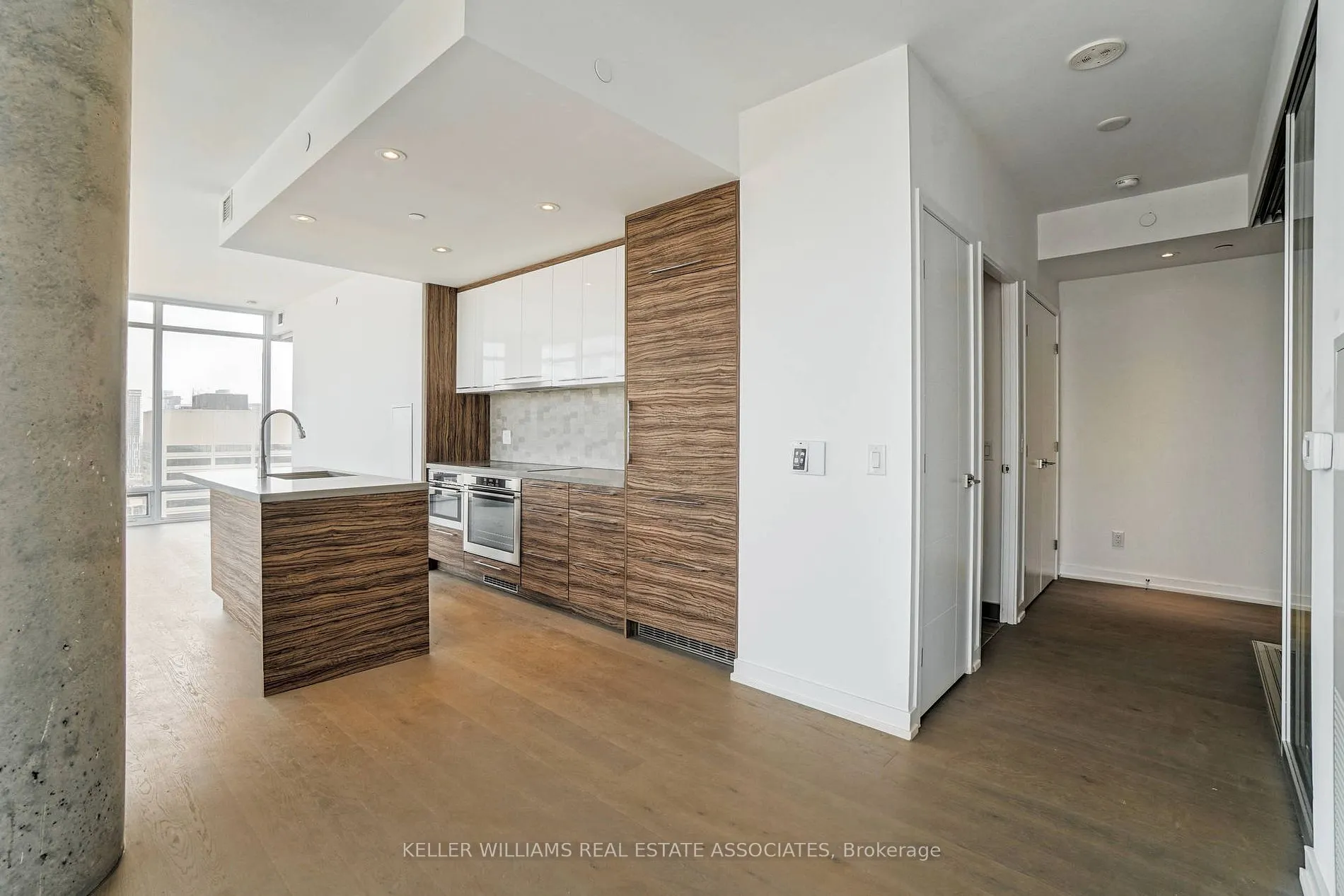 488 University Ave, #2302