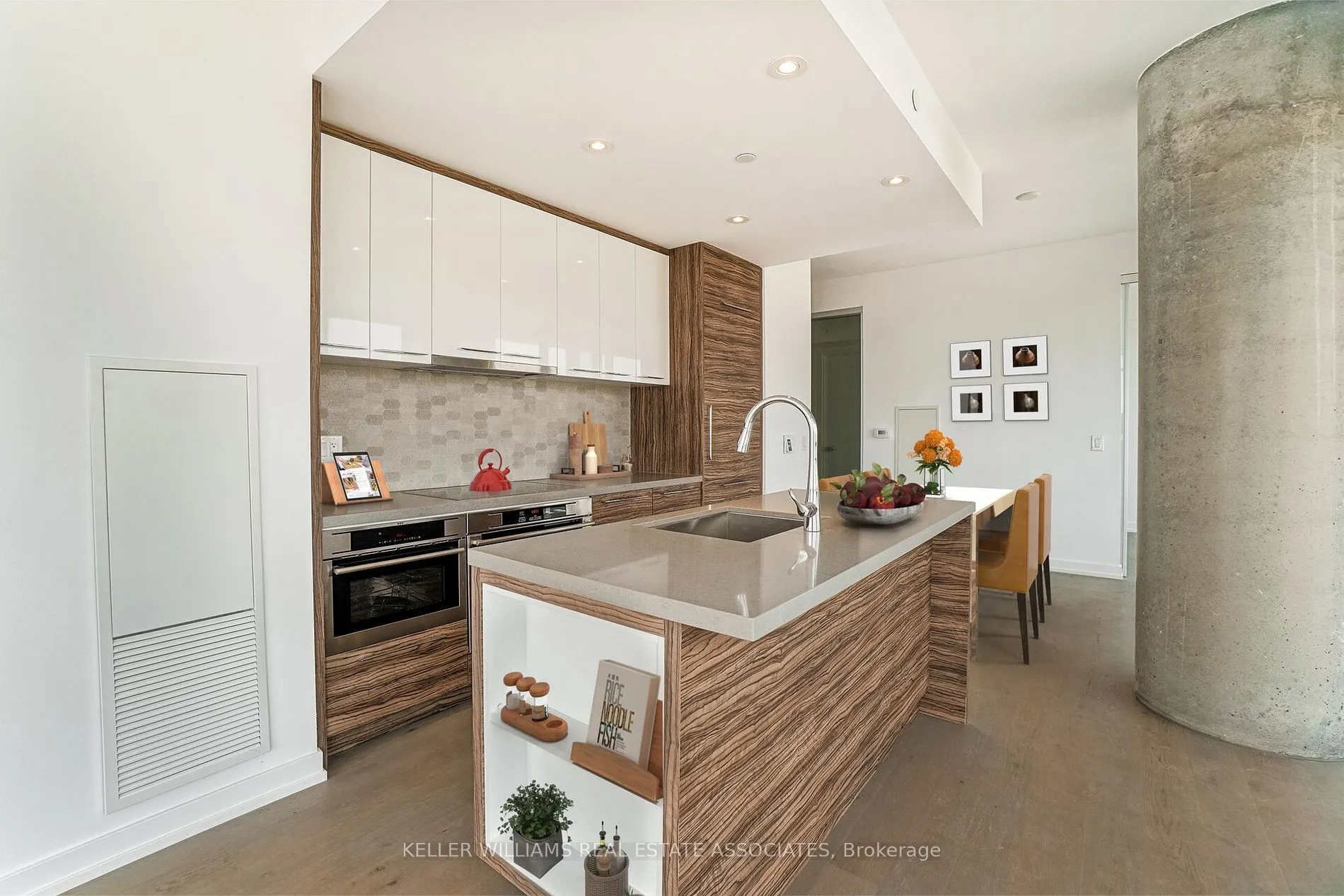 488 University Ave, #2302