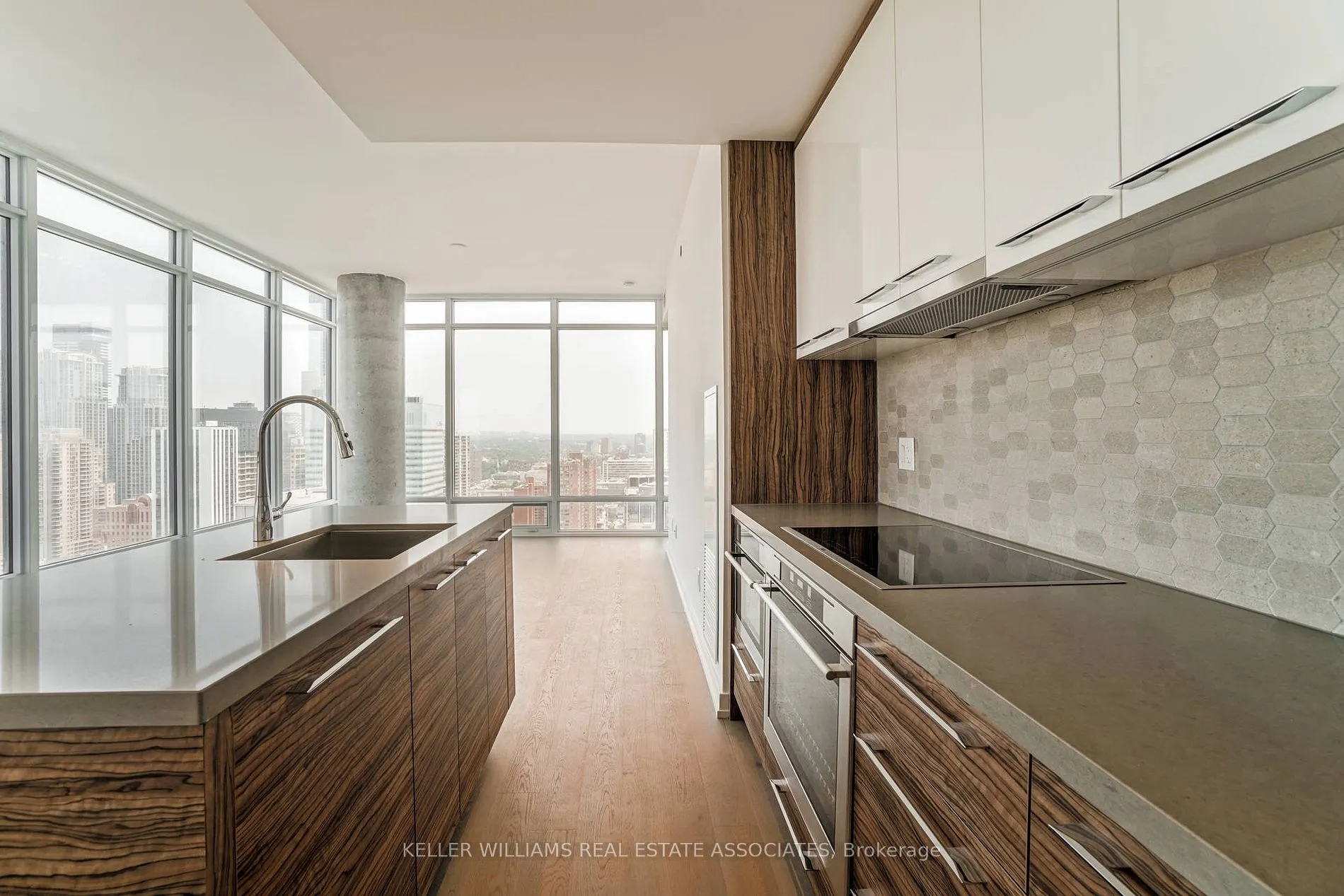 488 University Ave, #2302