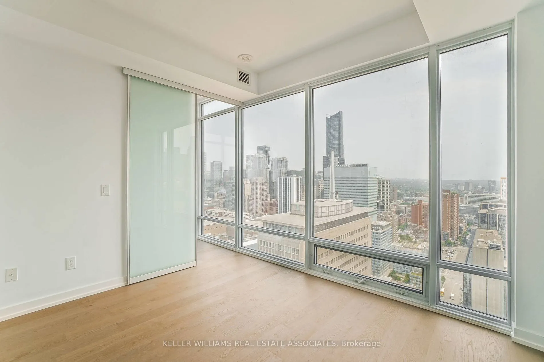 488 University Ave, #2302