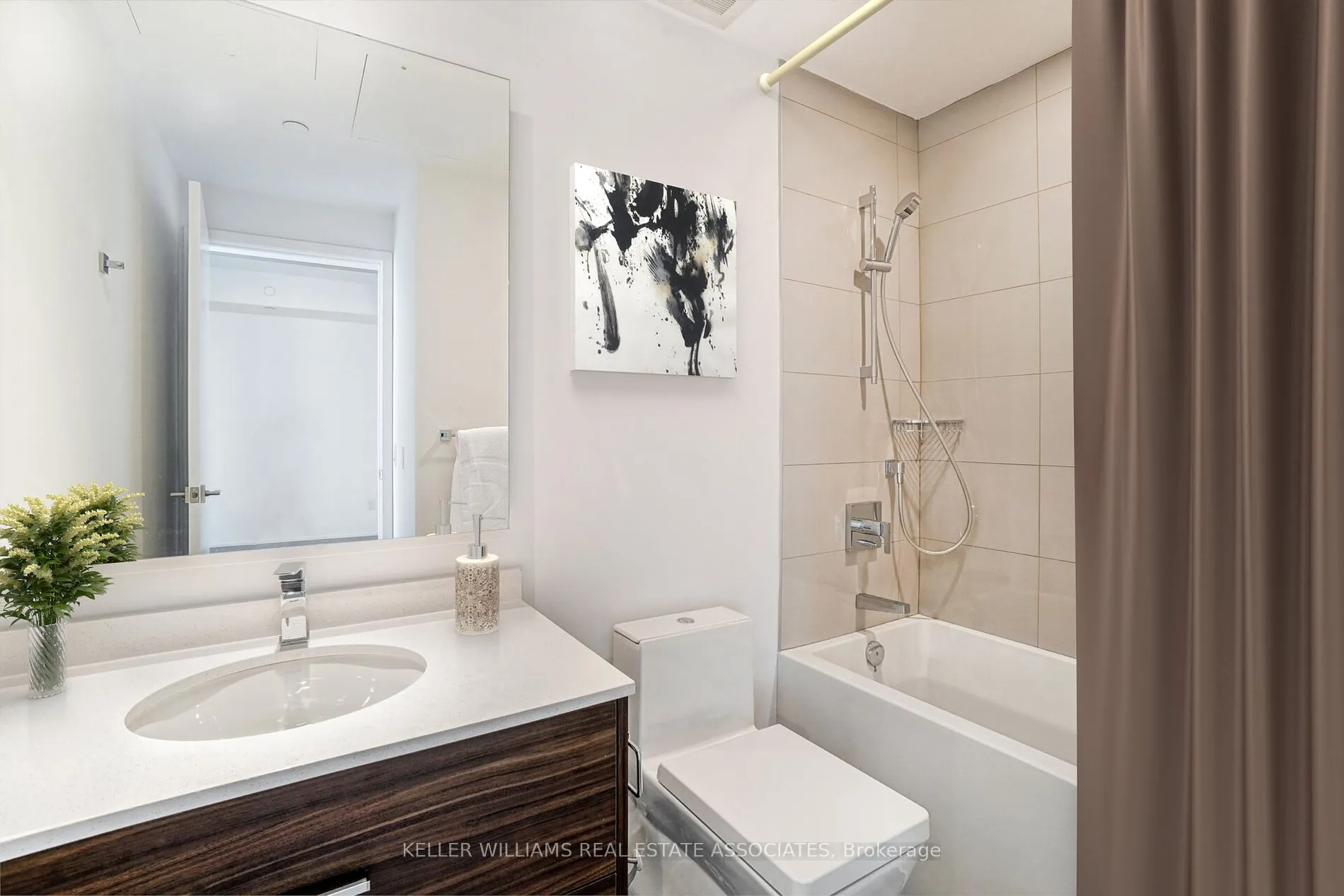 488 University Ave, #2302