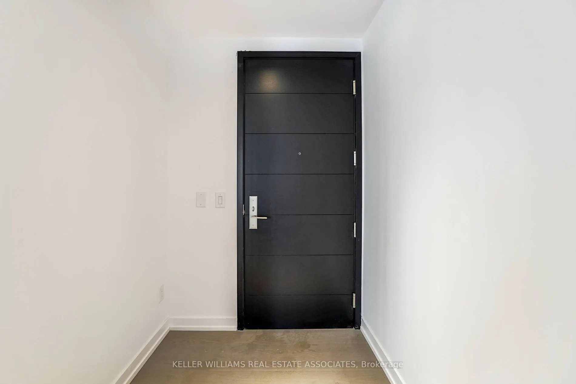 488 University Ave, #2302