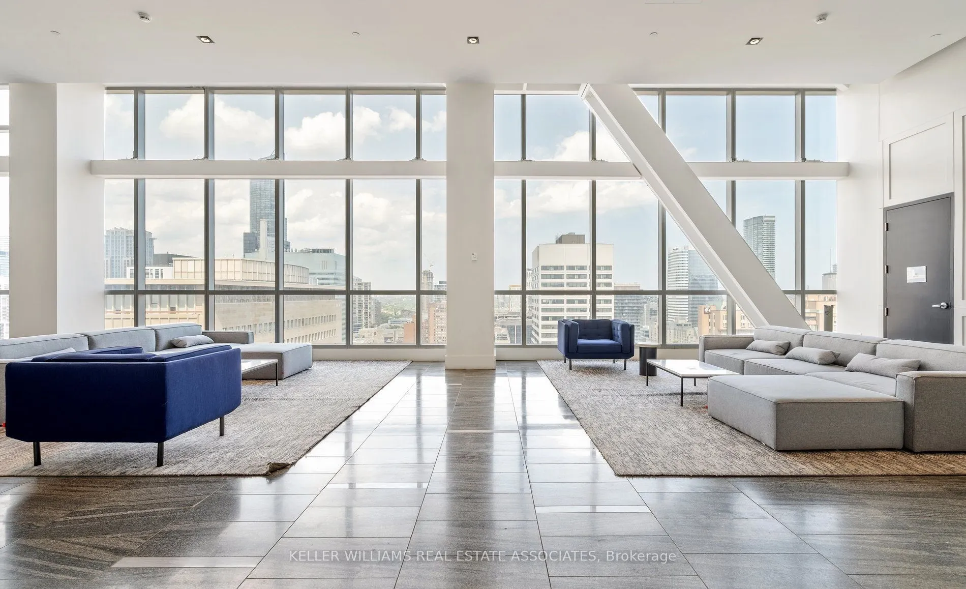 488 University Ave, #2302