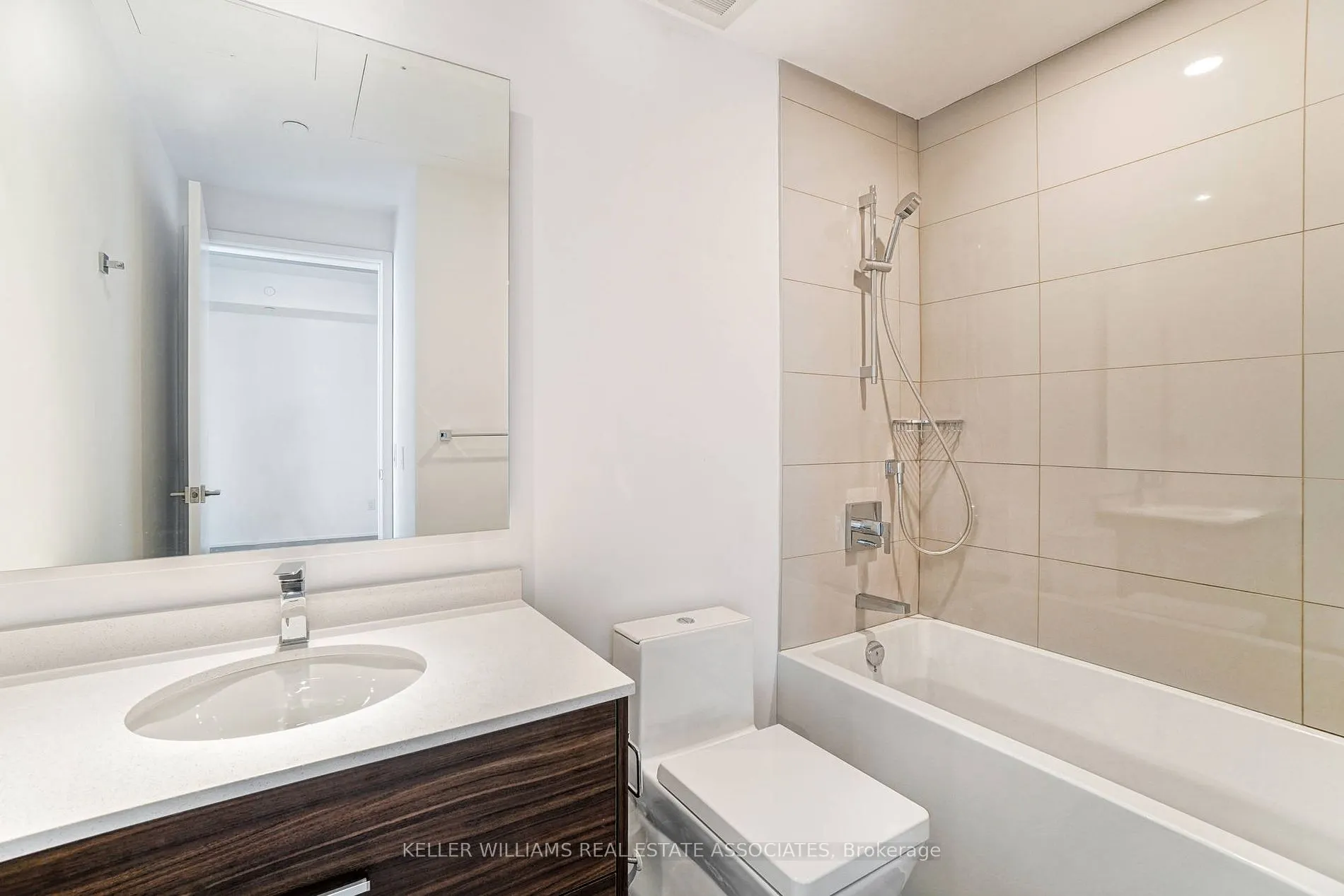 488 University Ave, #2302