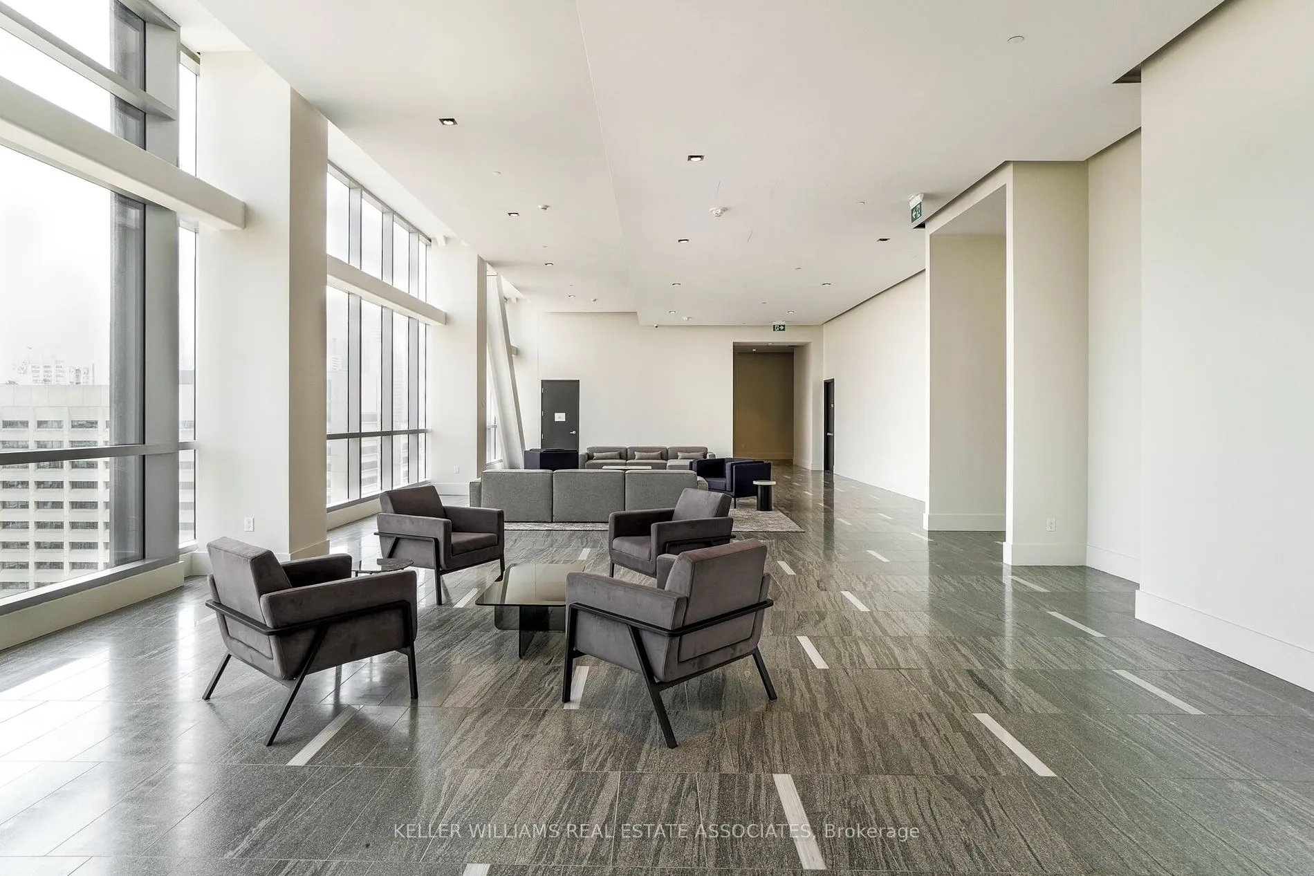 488 University Ave, #2302