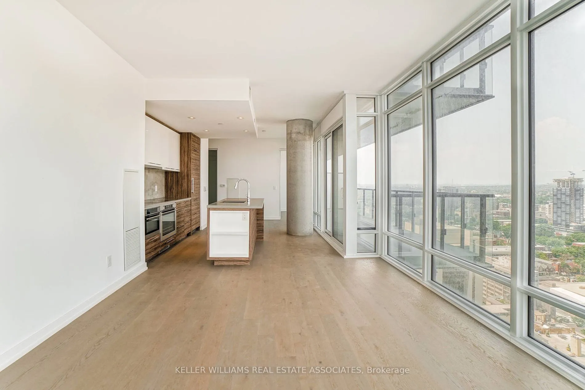 488 University Ave, #2302